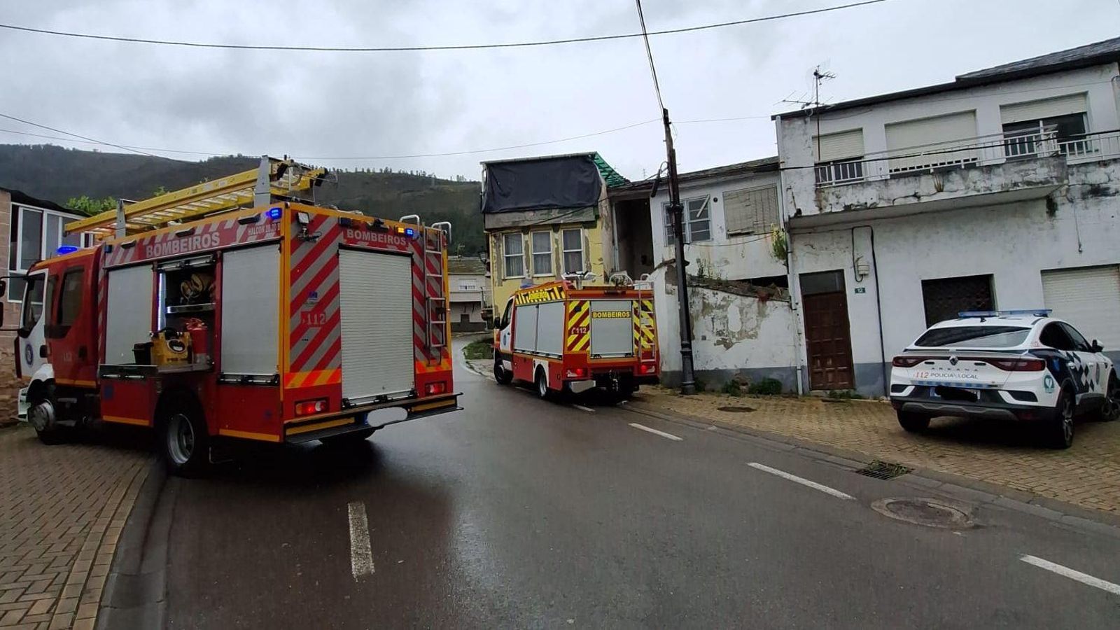 Las autoridades en el lugar donde se produjo el incendio