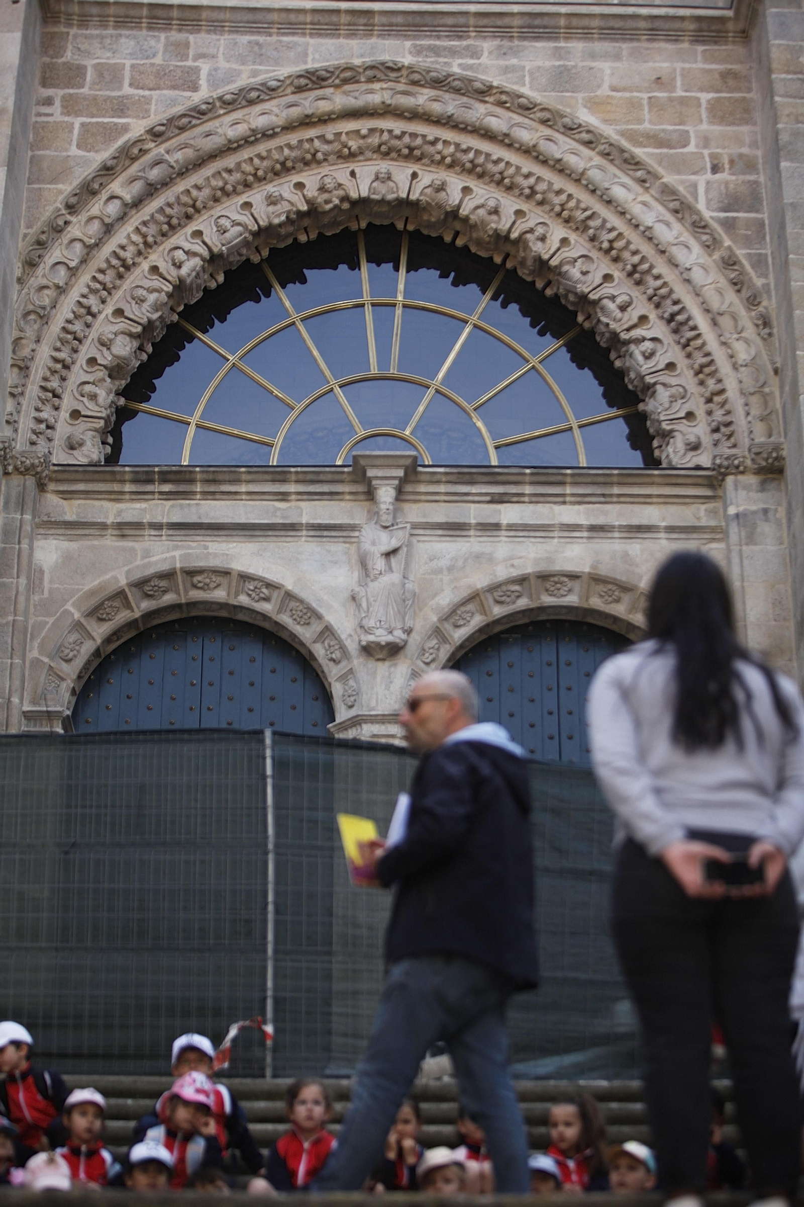 Arcada escultórica románica central de la fachada Oeste de la Catedral de San Martiño de Ourense. (FOTO: MIGUEL ÁNGEL)