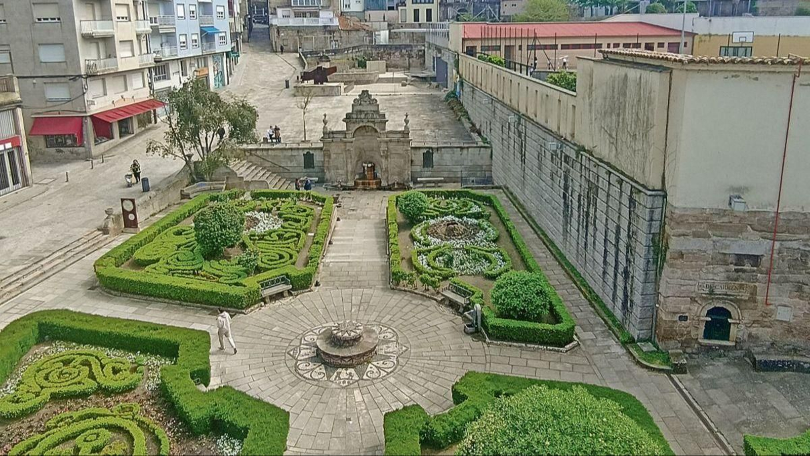 As Burgas hoxe, monumento e sitio inconcluso.