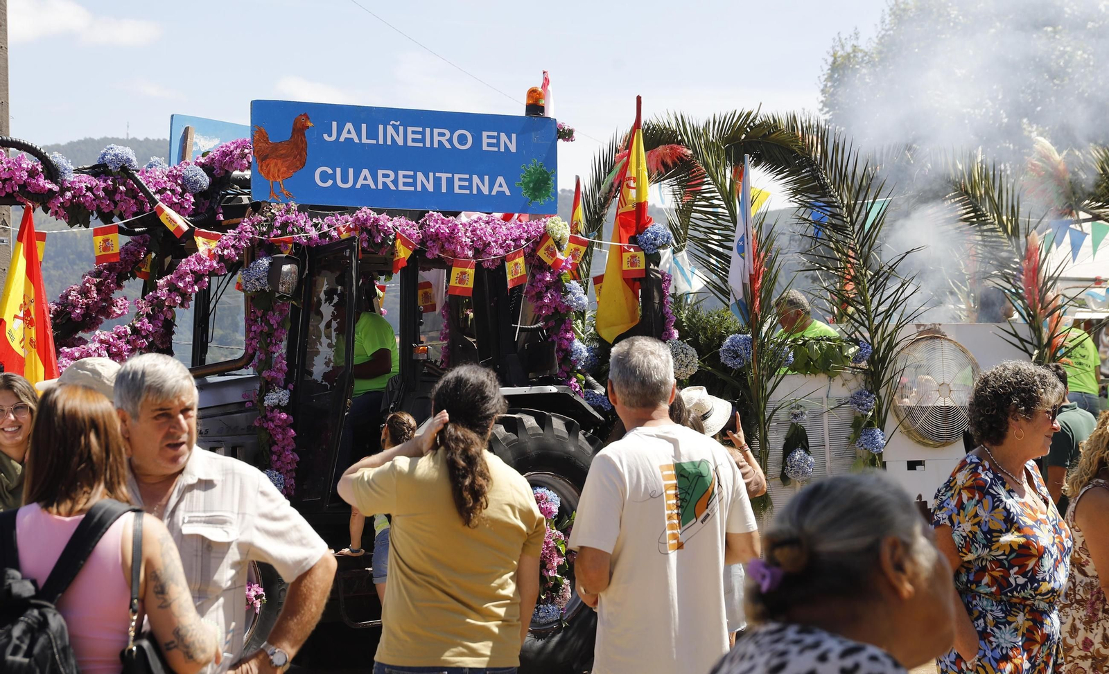 Galería | El desfile de carrozas, protagonista en las fiestas de San Campio de Valadares