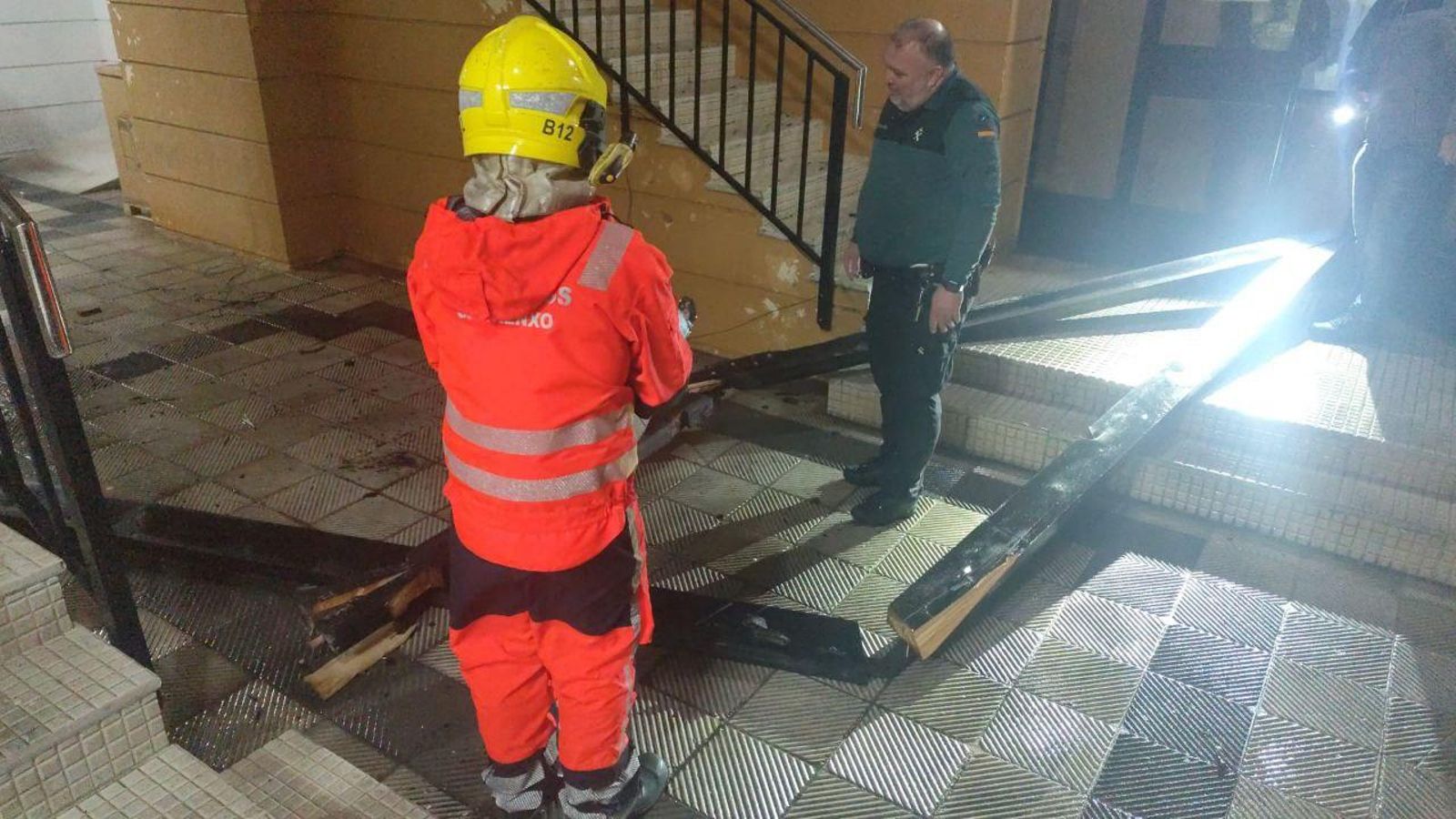 La borrasca Joseph se llevó parte del tejado del Cuartel de la Guardia Civil de Sanxenxo