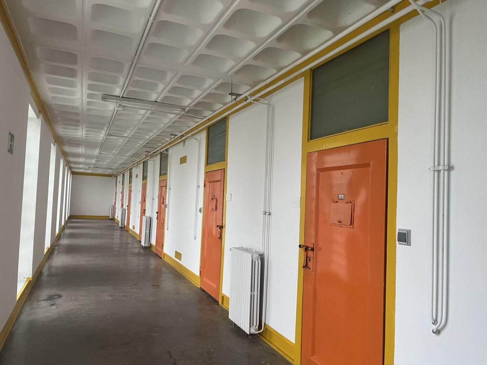 Los funcionarios realizan registros aleatorios en las celdas para evitar el trapicheo.