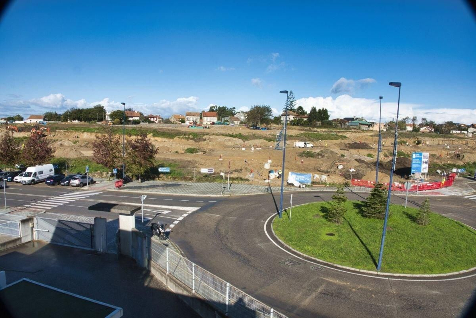 El polígono de Navia, en construcción, albergará hasta 1.600 viviendas de protección oficial.