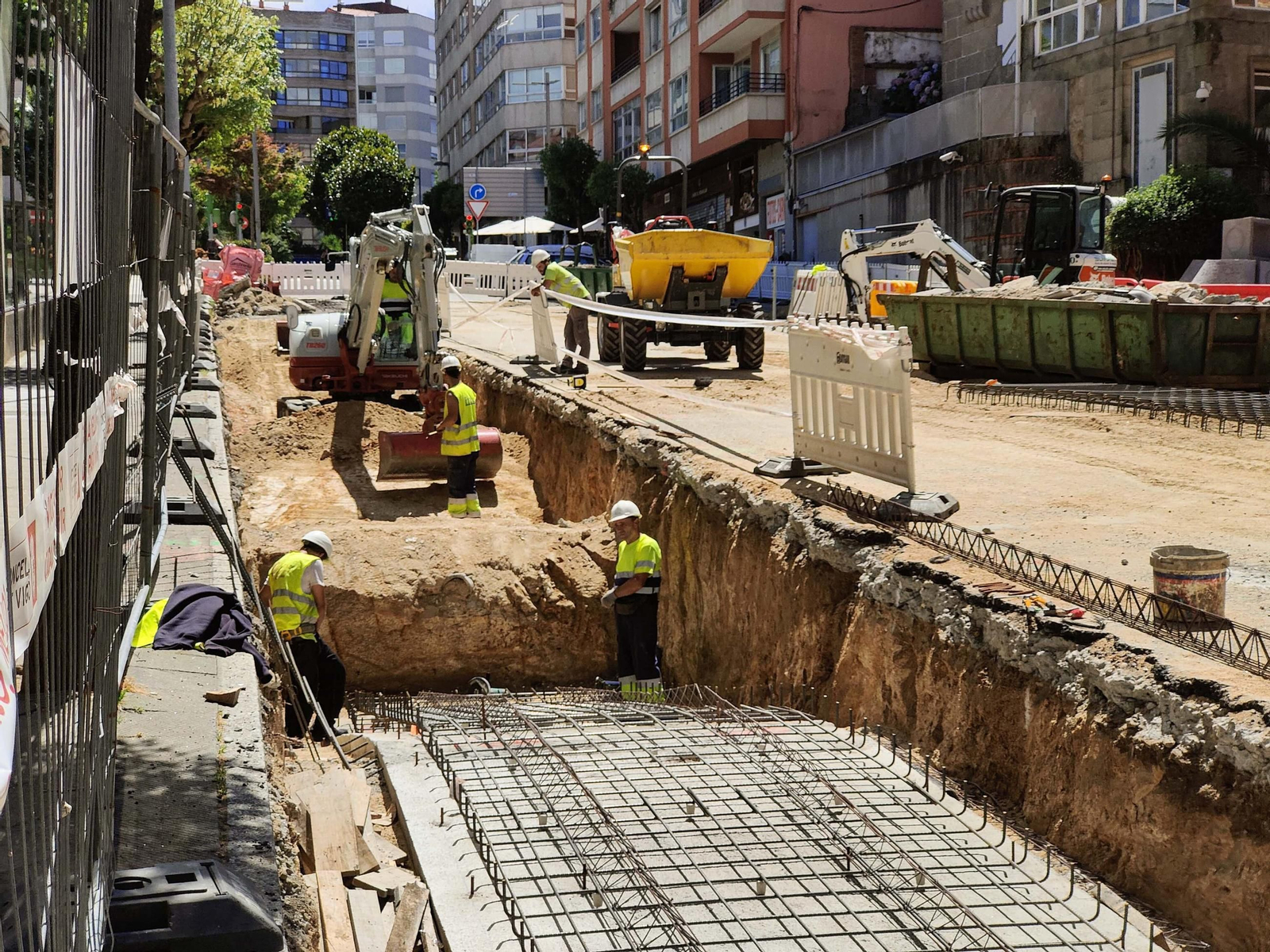 Las obras para instalar las rampas en Pintor Lugrís.