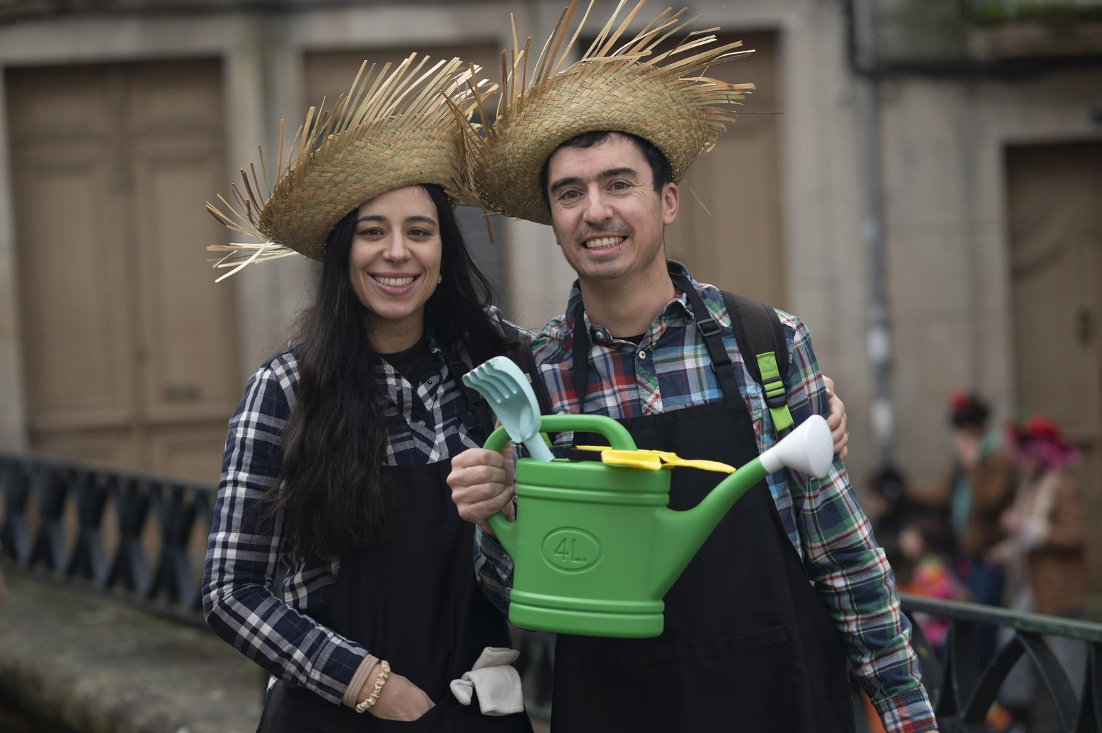 Galería | Allariz maridó charanga y vermú este domingo de entroido