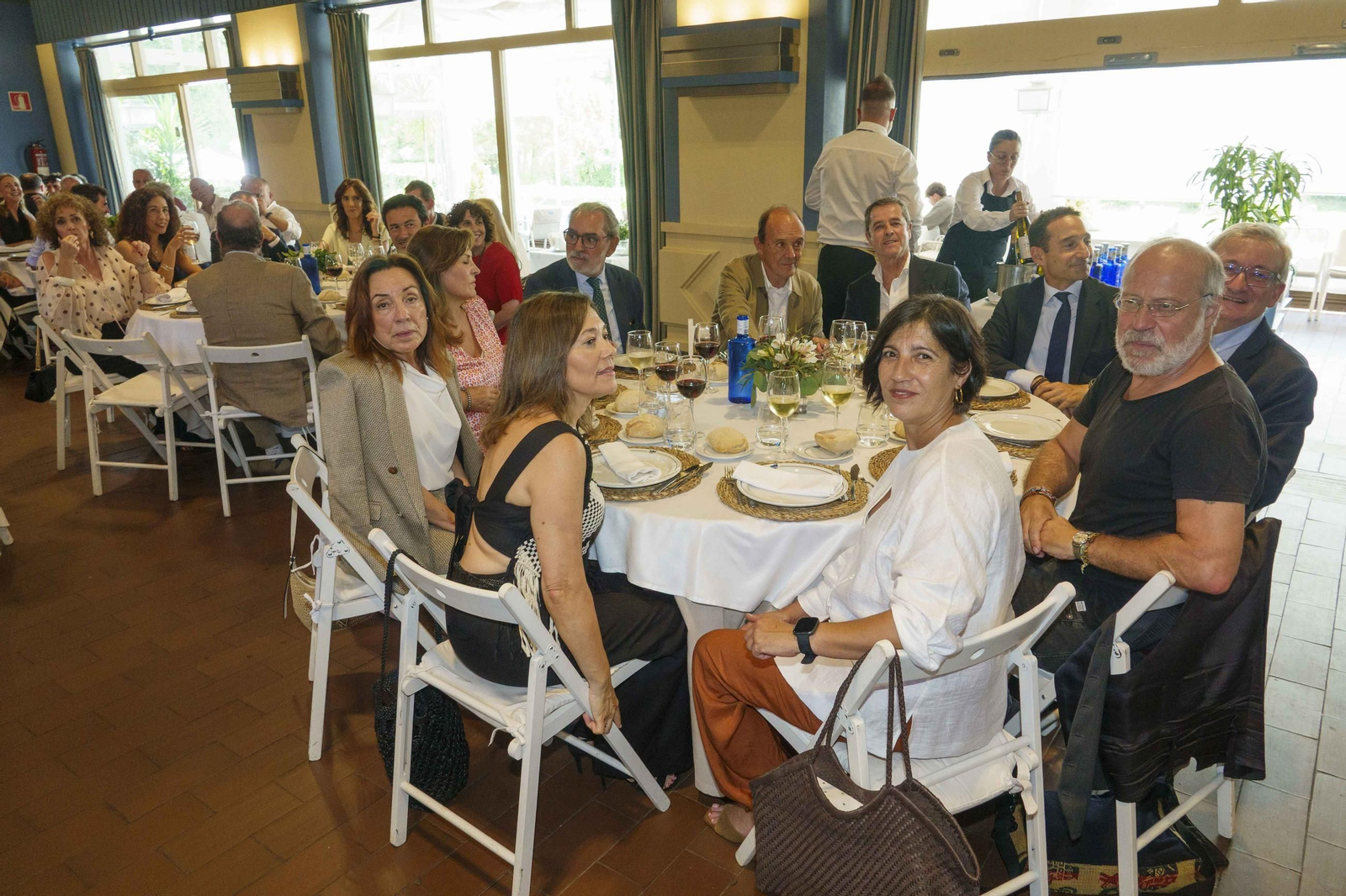 Galería | Emotiva despedida en Vigo al exjuez decano Germán Serrano