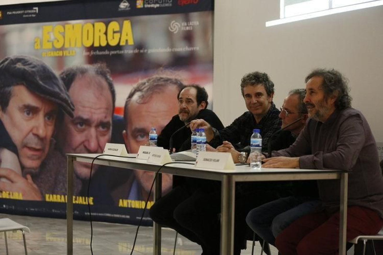 Karra Elejalde, Miguel de Lira, Antonio Durán "Morris" e Ignacio Vilar, durante su intervención en el Foro La Región (XESÚS FARIÑAS)