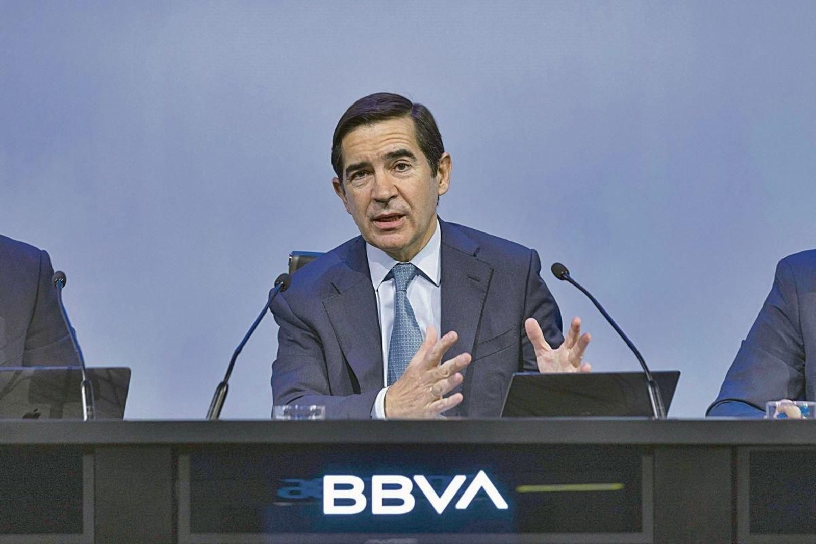 El presidente del BBVA, Carlos Torres, durante una rueda de prensa en la CNMV.