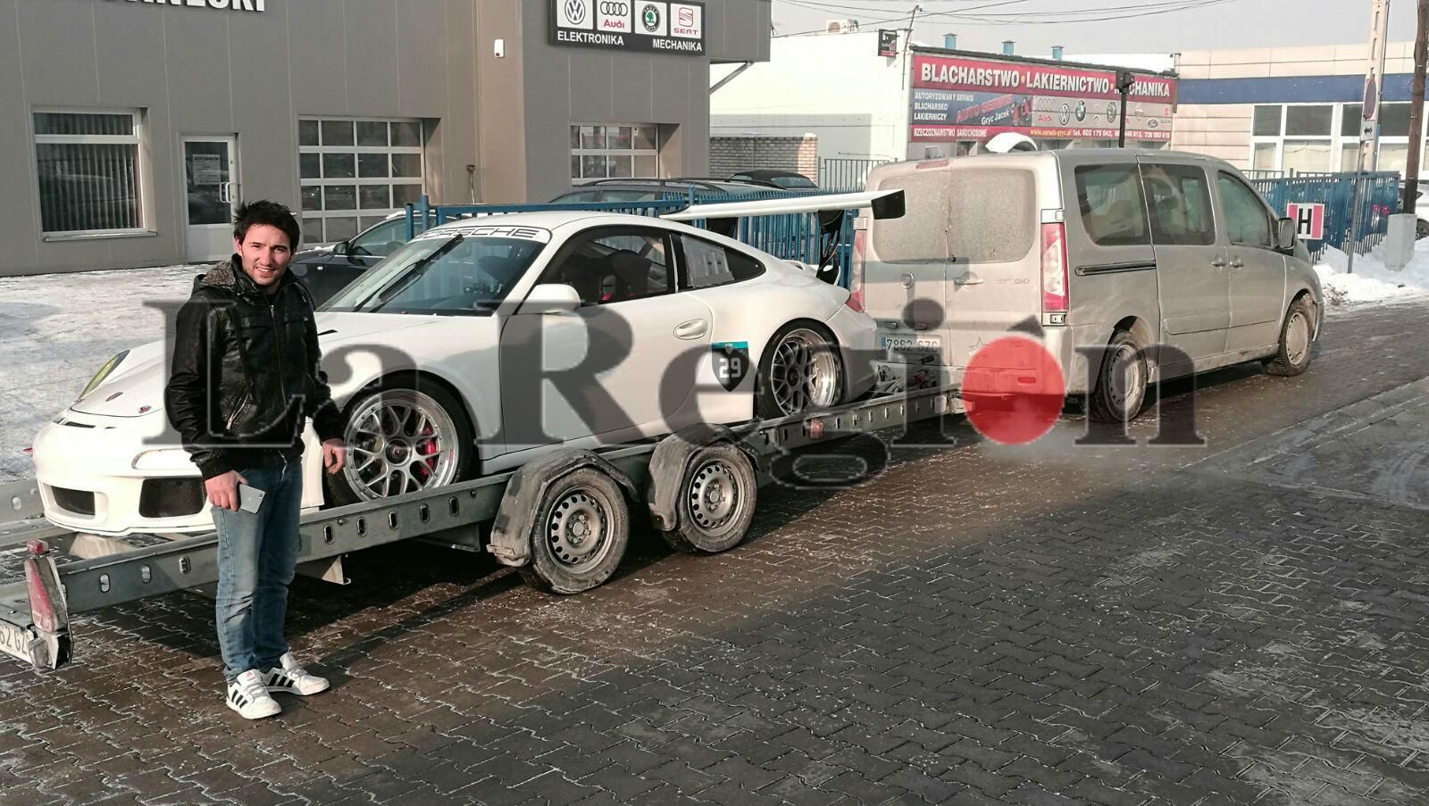 Miguel Paredes, con su nuevo Porsche