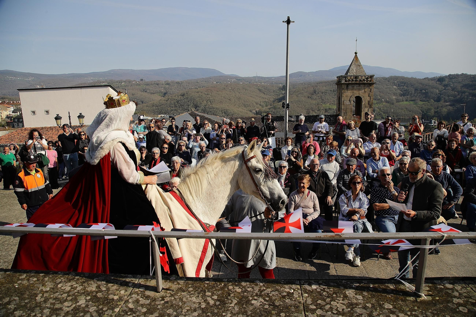 Doña Urraca aparece en el IX Festvial Medieval de Viana do Bolo.