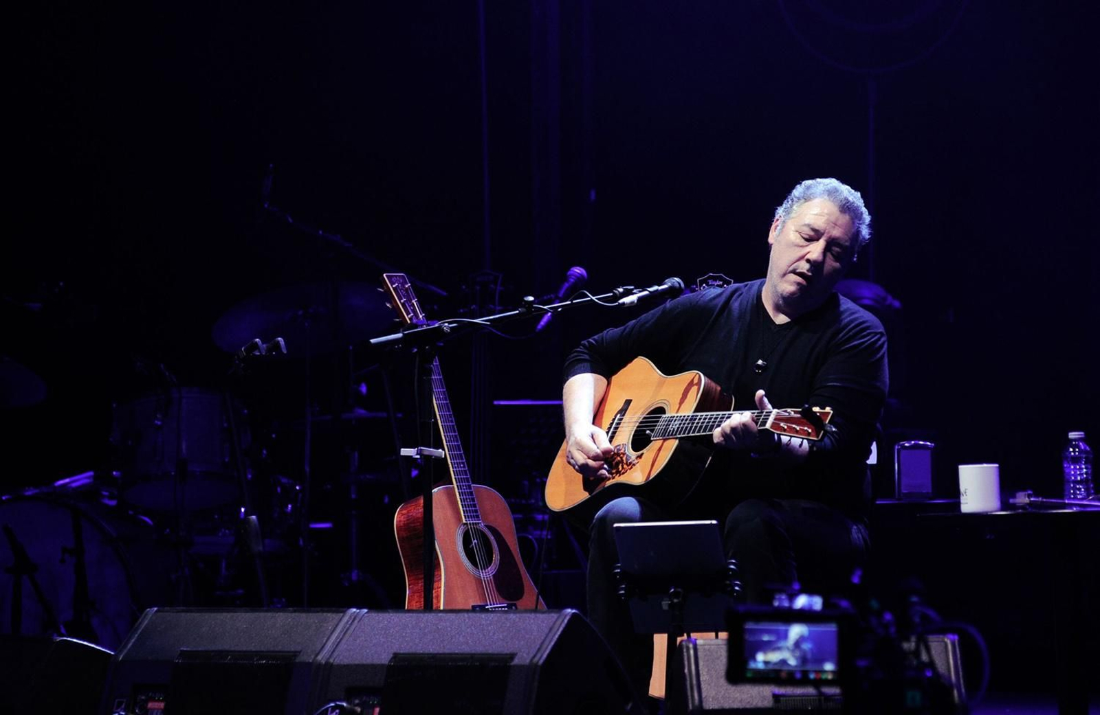 Carlos Goñi durante un concierto de su gira.