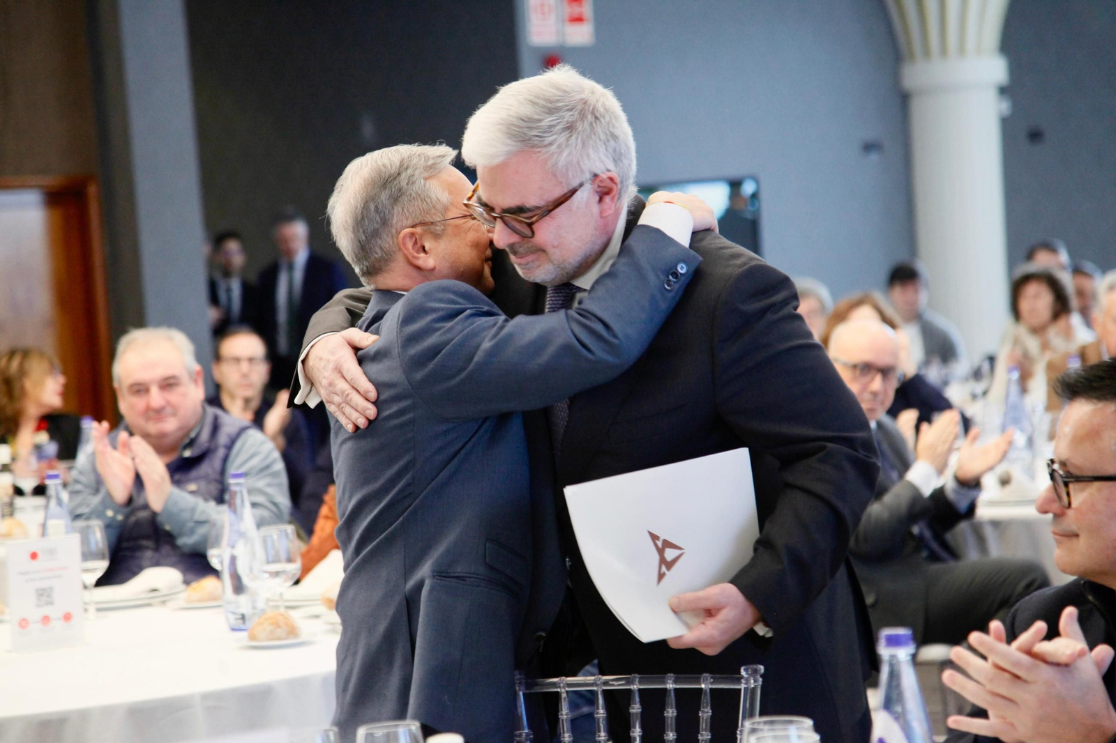 Galería | Luis Menor, el presidente de la Diputación de Ourense, en el Foro La Región, en imágenes