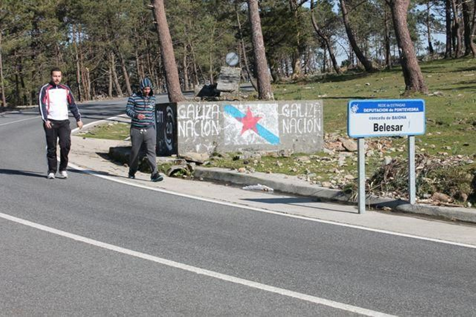 Una de las  pintadas cerca del Cortelliño, lugar donde finalizó la segunda etapa de la competición en 2013.