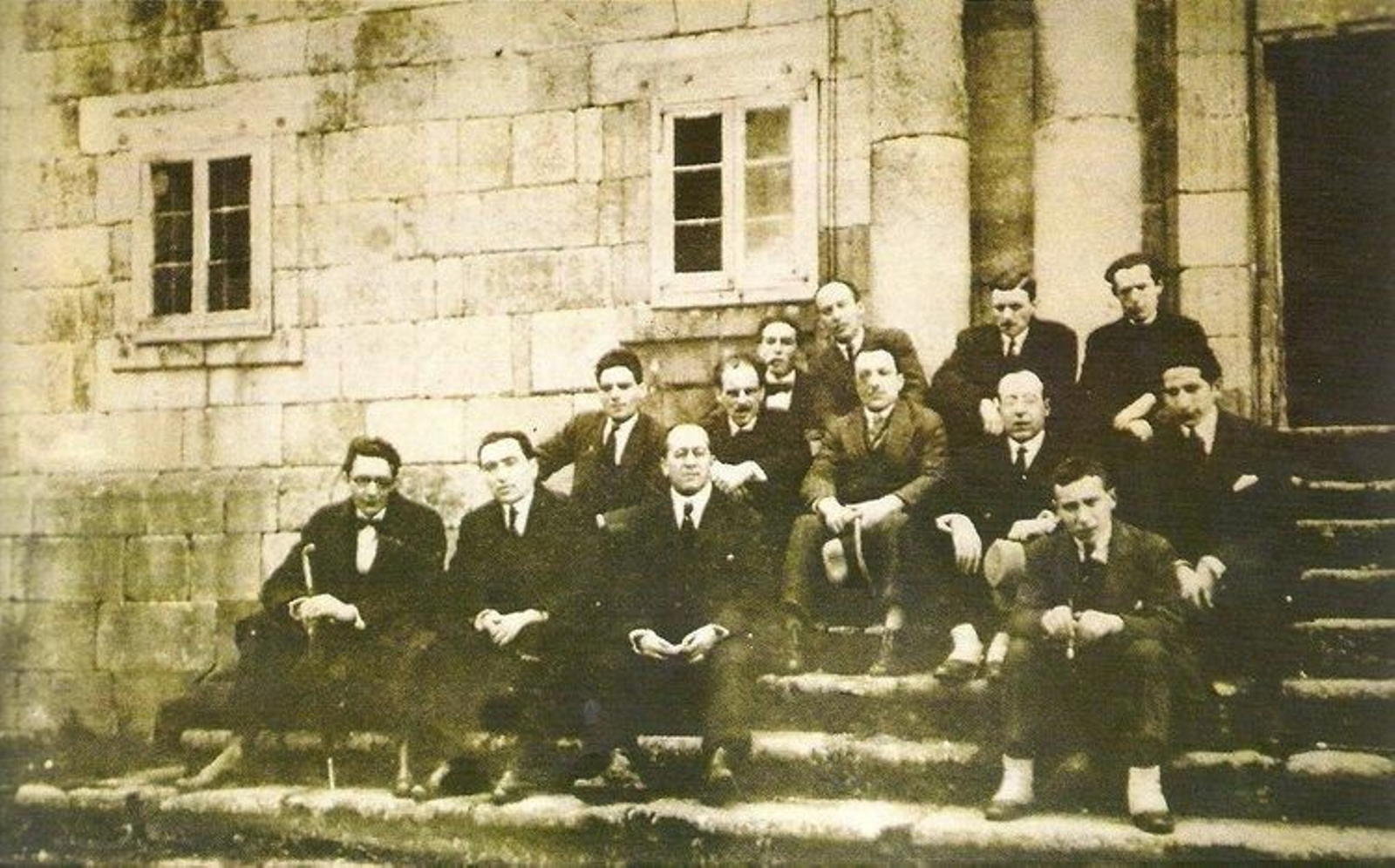 A fotografía esta feita na entrada do Pazo dos Condes de Lemos, actual parador nacional de Monforte