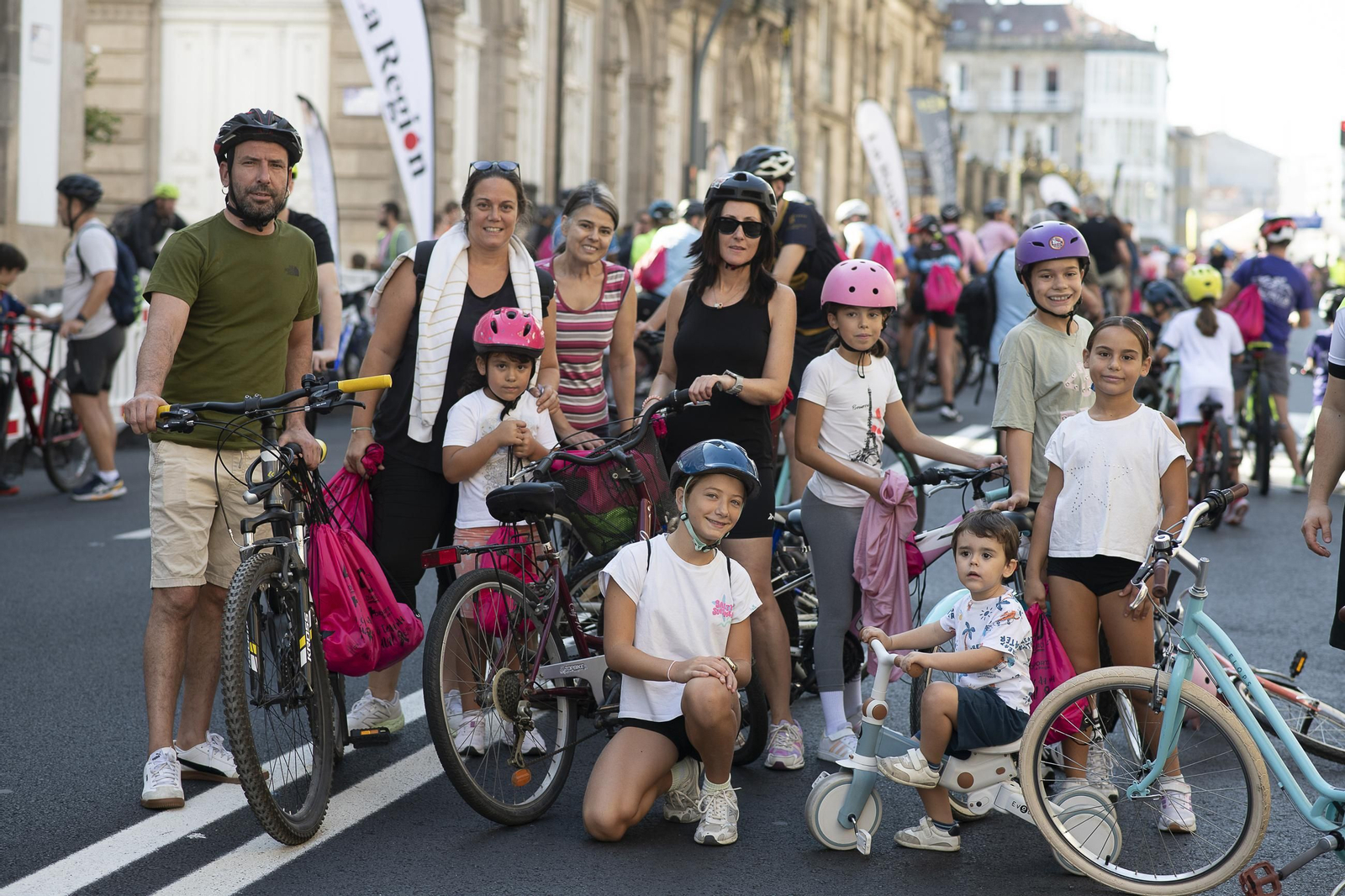 Galería | Ourense disfruta de un Día da Bici con sol, ambiente familiar y regalos