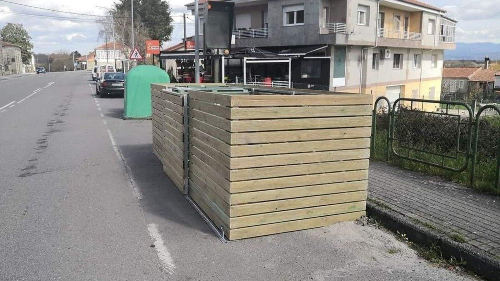 Cubrecontedores nos tramos do Camiño de Santiago.