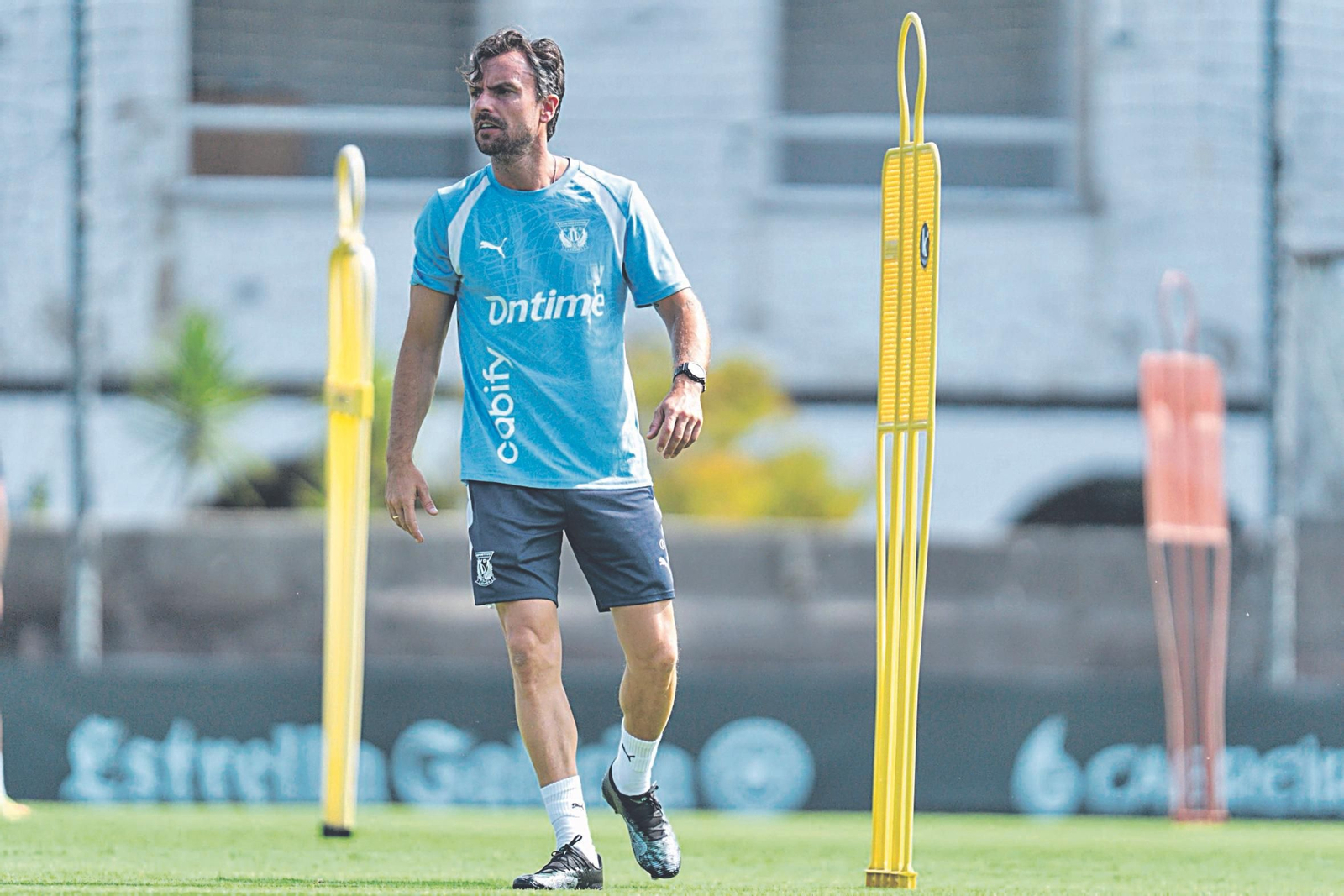 Rubén Albés, en un entrenamiento de pretemporada, en Vigo.