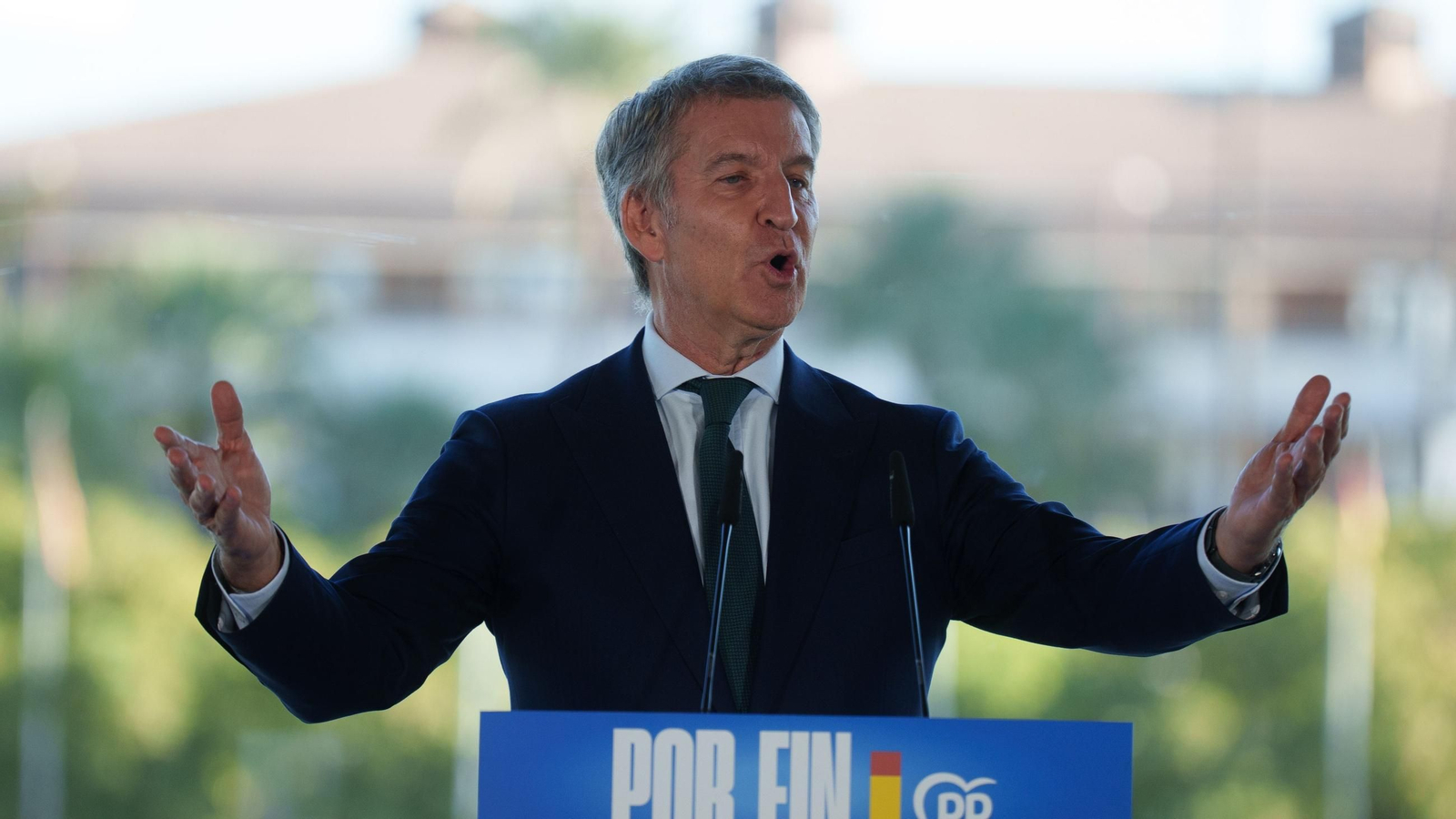 El presidente del PP, Alberto Núñez Feijóo, interviene en el acto público de precampaña sobre vivienda celebrado en Sevilla