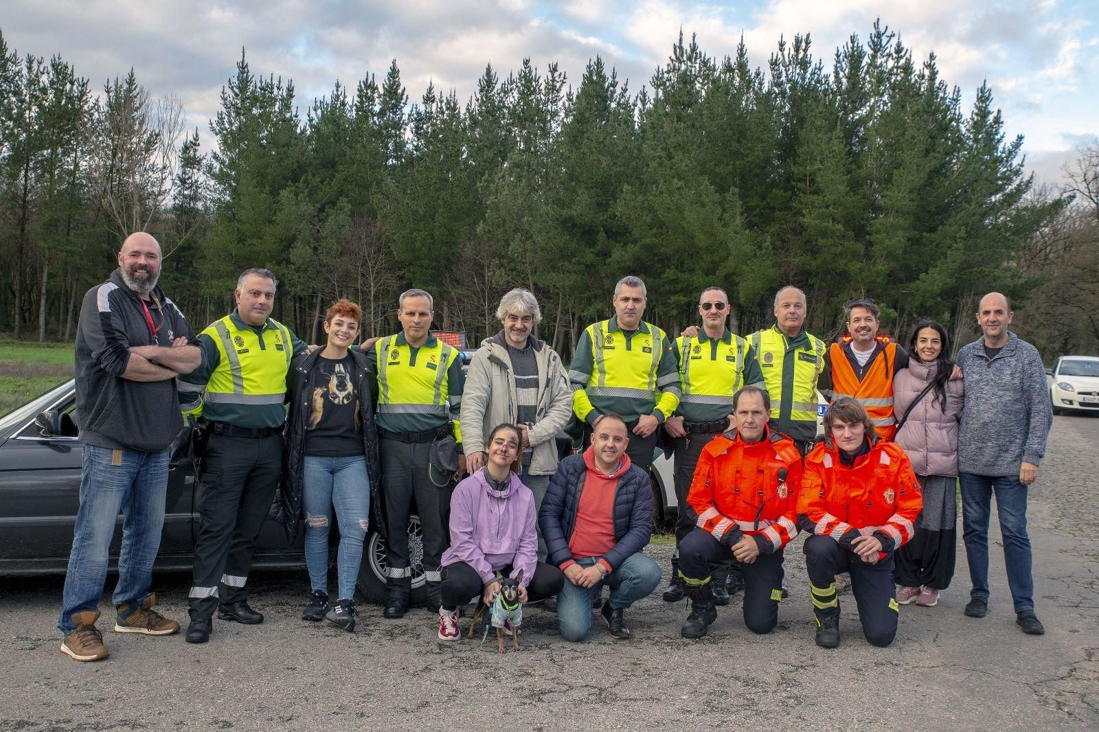 El equipo audiovisual, actores, y agentes de la Guardia Civil y Protección Civil que colaboraron.