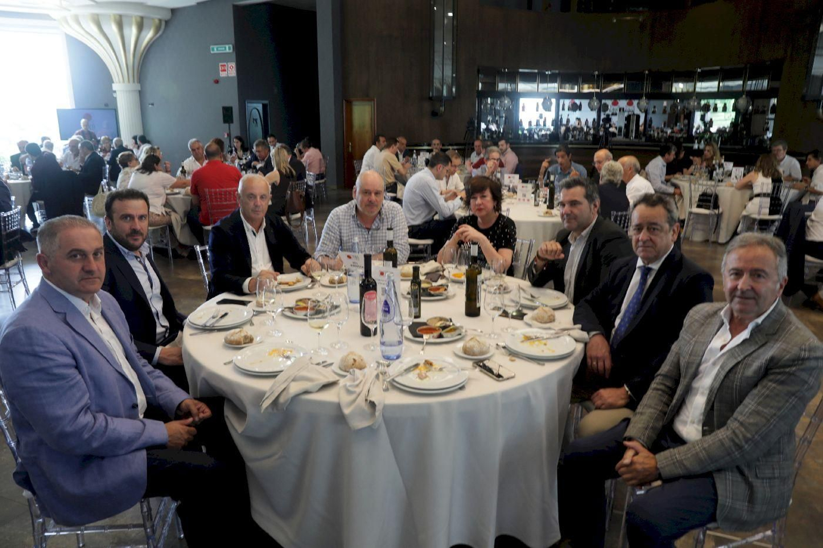 Río Arnoia: 
Amable Fernández, alcalde de Manzaneda; Roberto Lameiro, Petrolam; Pachi Vázquez, médico; Miguel Sánchez, subdirector de La Región; Juana Ageitos, concejala del PSOE; Domingos Sampedro, jefe de comunicación del PSdeG; Santiago Gómez-Randulfe, asesor de La Región; Alfredo Alemparte, director Setemedia.  
Foto: José Paz.