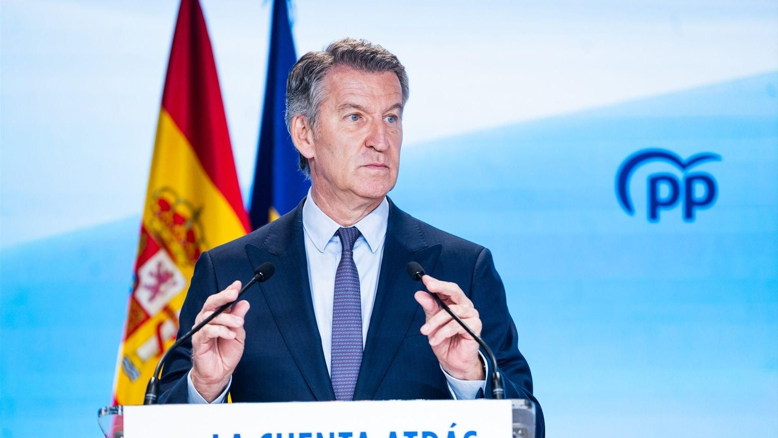 El presidente del Partido Popular, Alberto Núñez Feijóo, comparece ante los medios para hacer balance del curso político, en la sede nacional del PP.