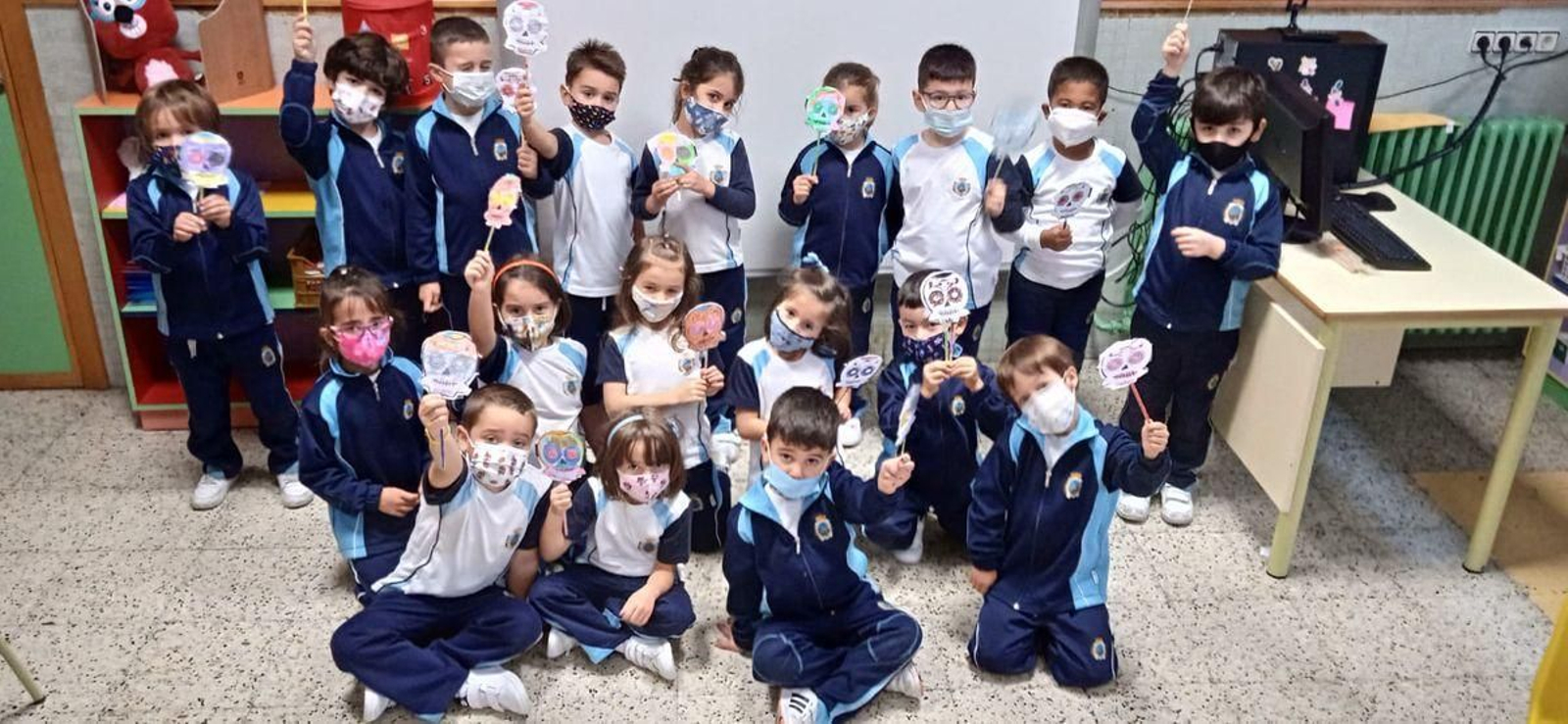 Santo Ángel. Cada un decorouna ó seu gusto.