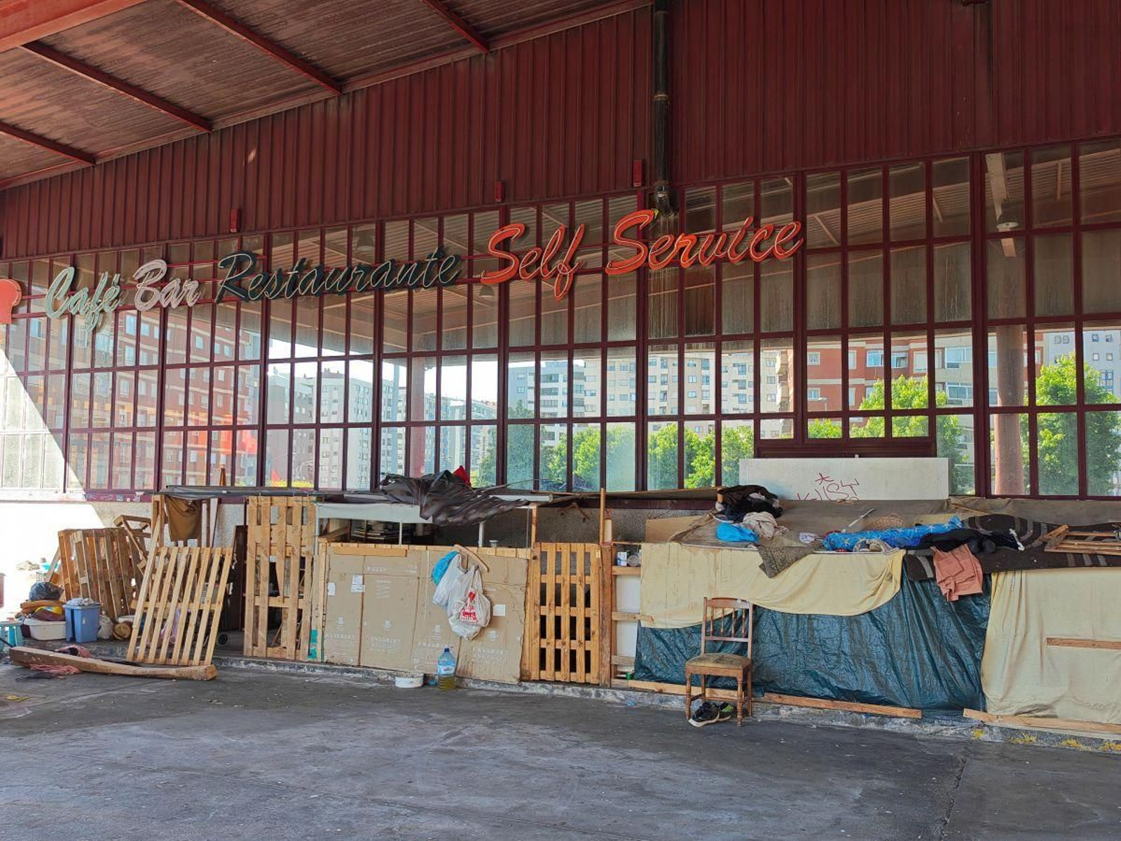 La antigua estación de autobuses, con personas vulnerables viviendo en sus aledaños.