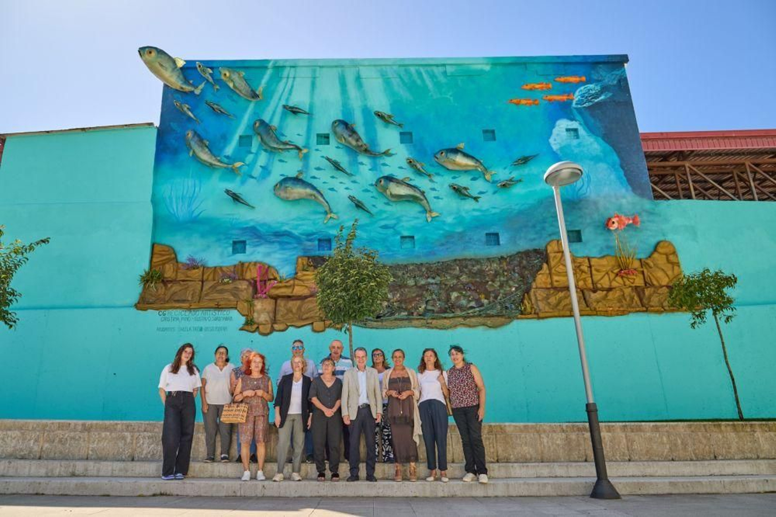 Abel Caballero visitó este miércoles el mural del colegio María Inmaculada, que sobresale de la medianera.