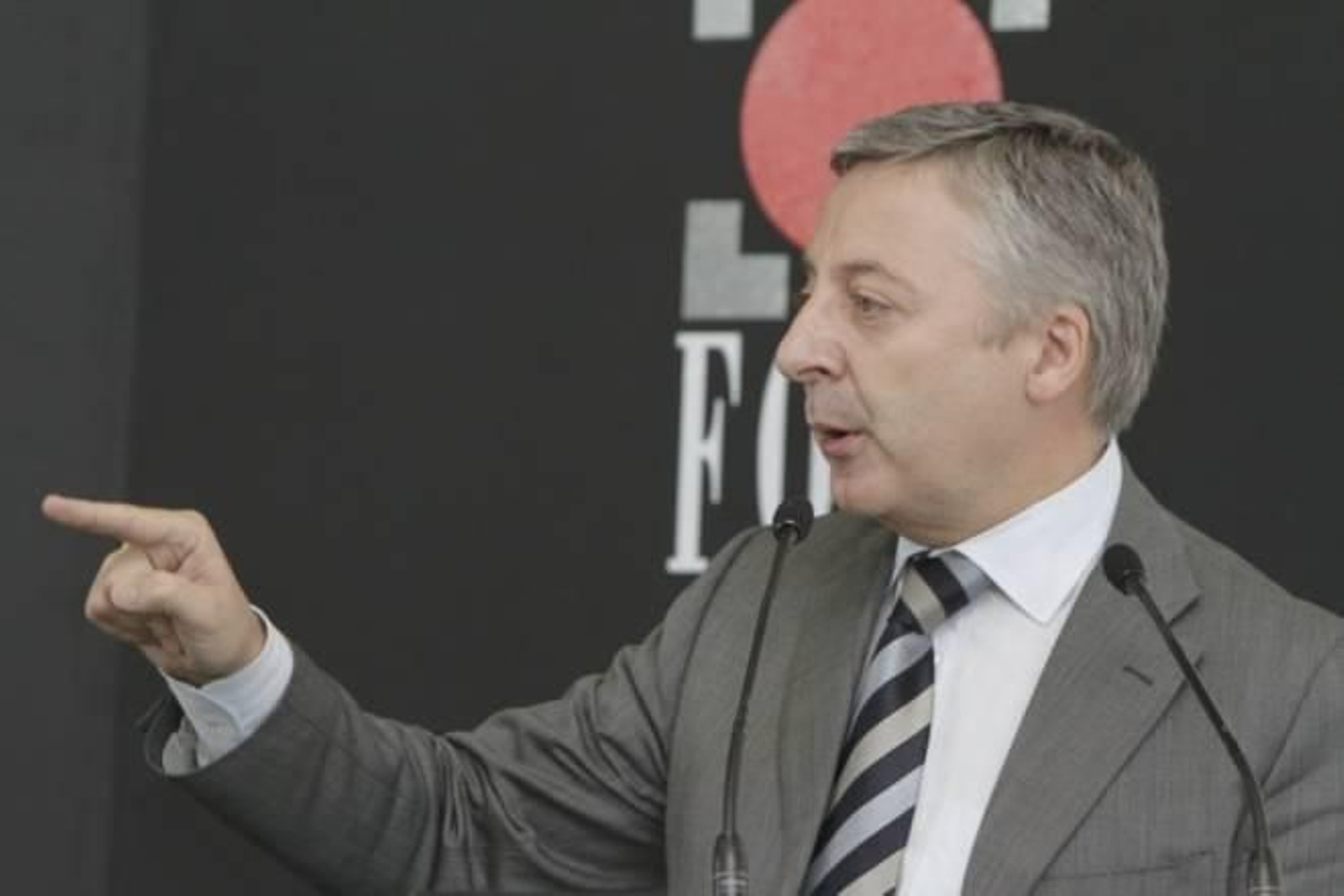 El ministro de Fomento, José Blanco en un momento de su intervención en el Foro 'Ourense, Nueva Velocidad' que organiza La Región