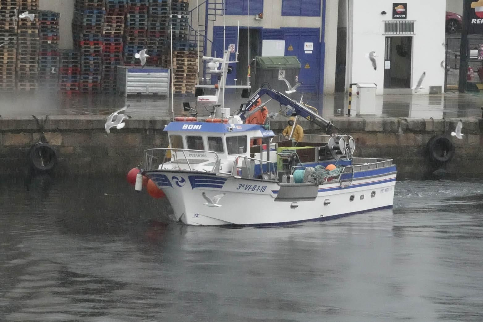 Imagen de archivo de un buque pesquero en el puerto del Berbés.