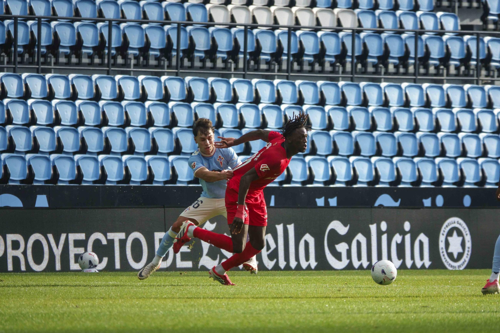 Galería | El Celta Fortuna se estrena como local en Segunda División