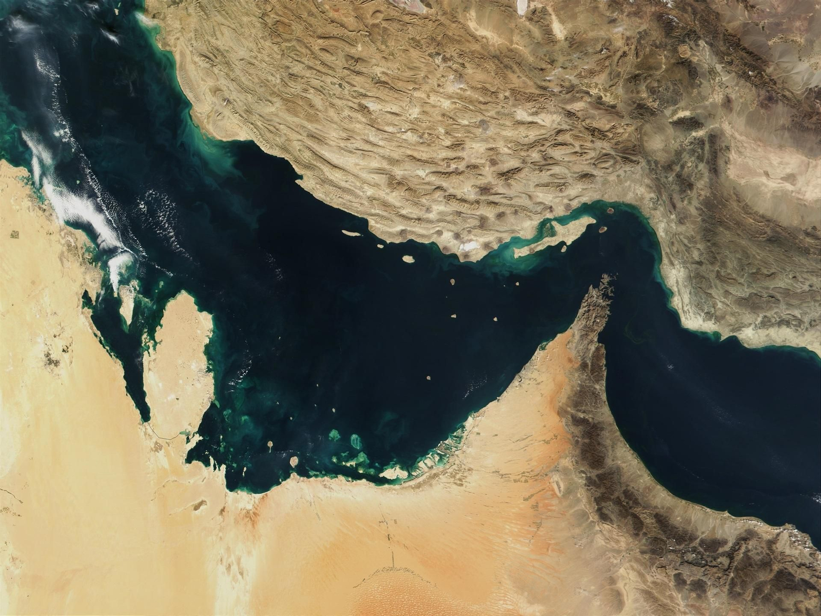 Vista de satélite del estrecho de Ormuz
