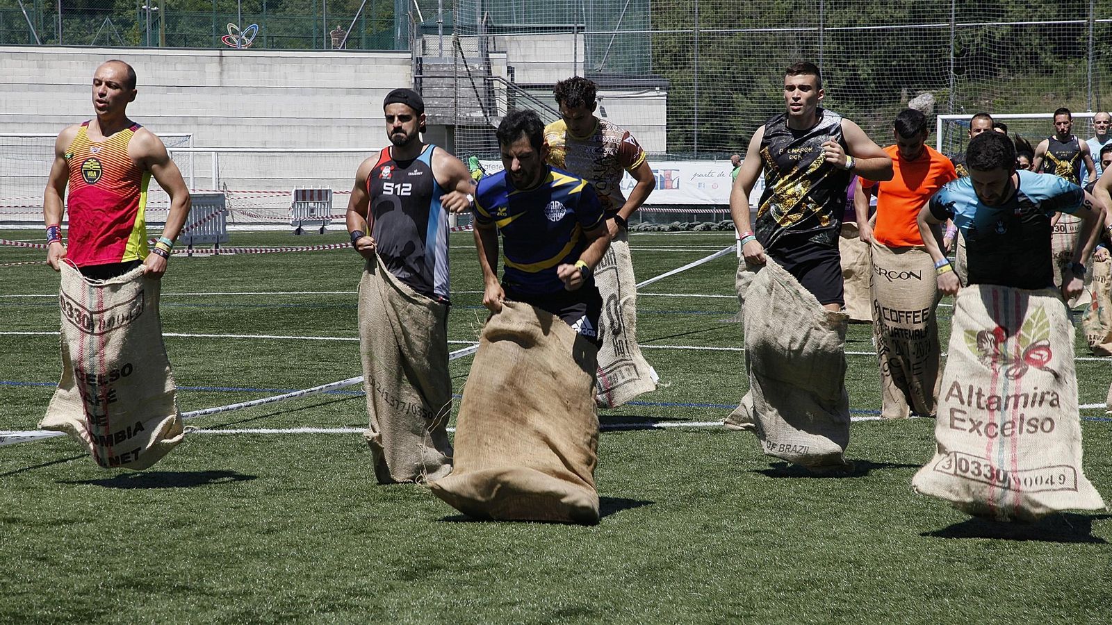 Galería | Obstáculos, deporte y buen tiempo en la Cavernícola Race