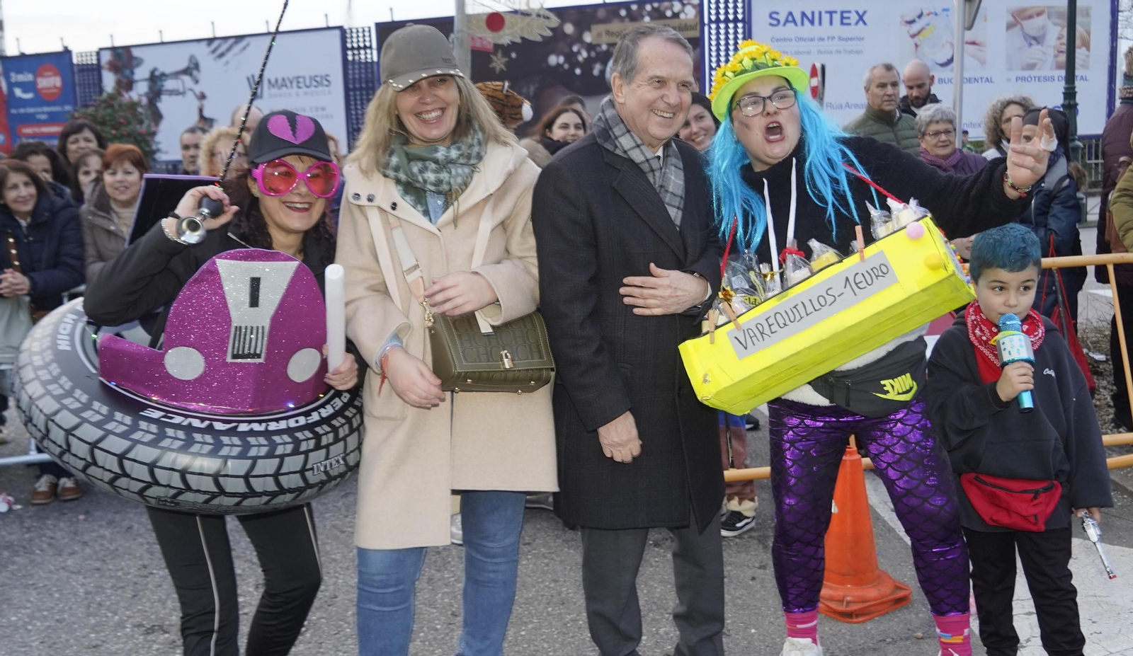Galería | El desfile de comparsas del Entroido 2026 ilumina las calles de Vigo