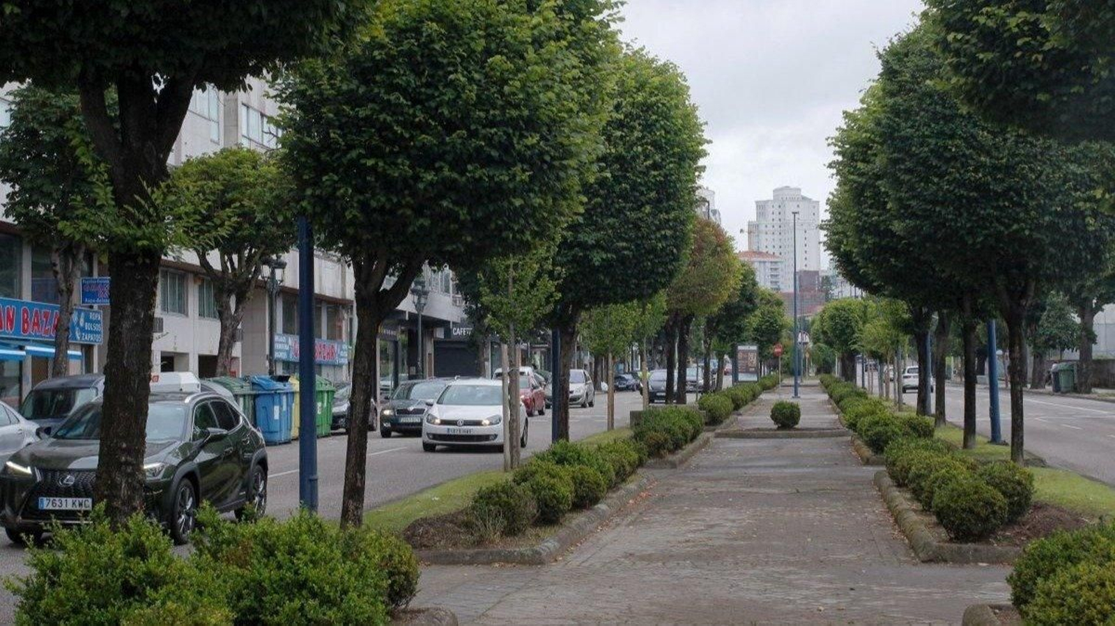 La calle Gran Vía, entre Praza América y Praza de España.