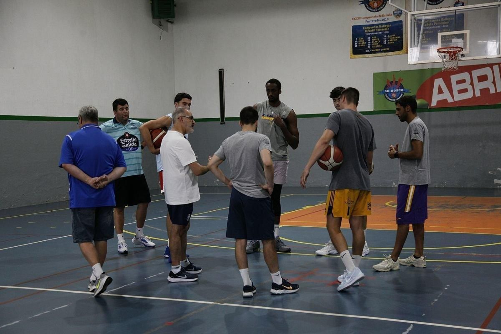 Sesión de trabajo del COB en Salesianos previa al comienzo oficial de la pretemporada (Foto: Miguel Ángel).