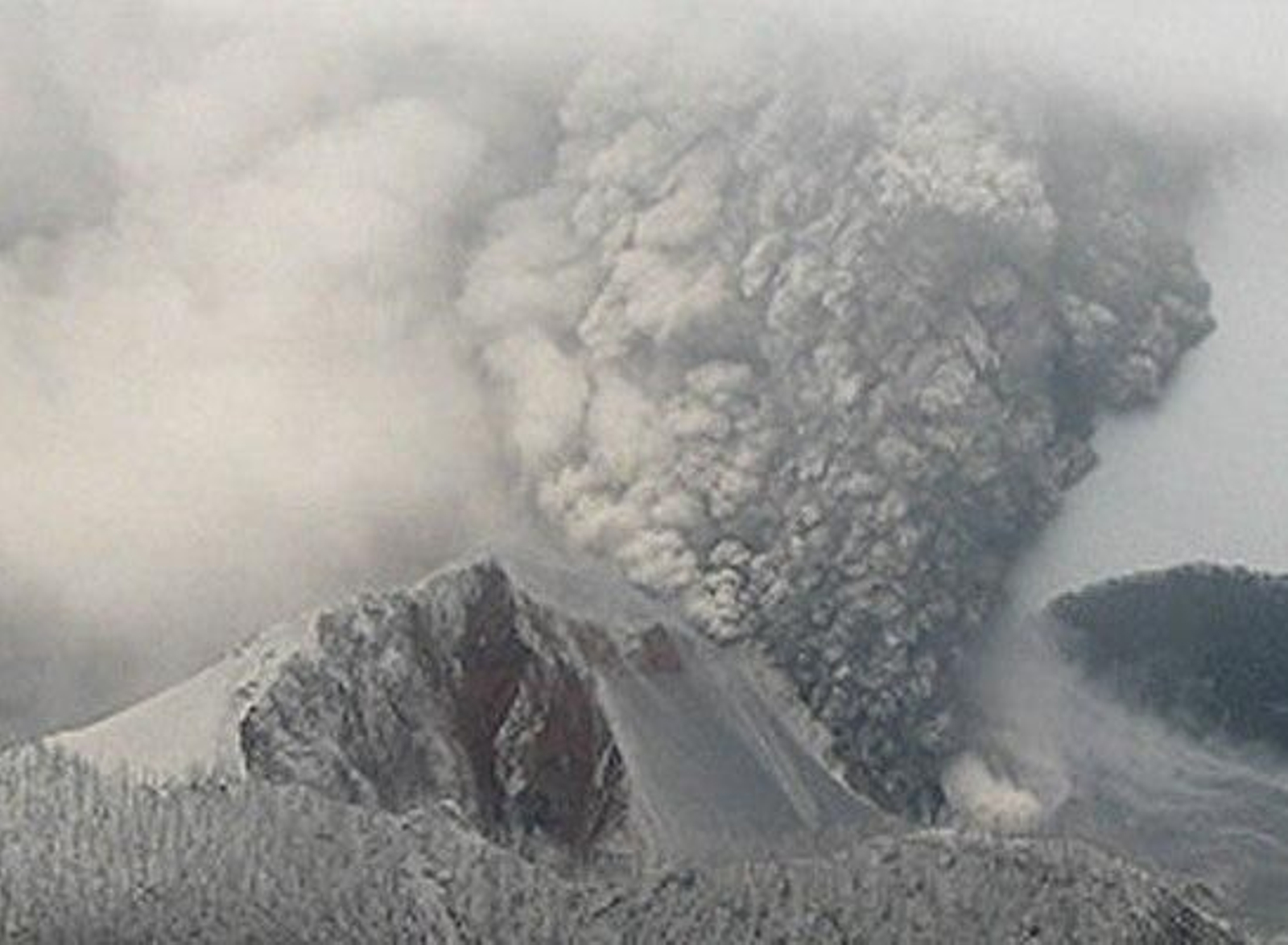 Miles de evacuados en Chile por la erupción del Chaitén