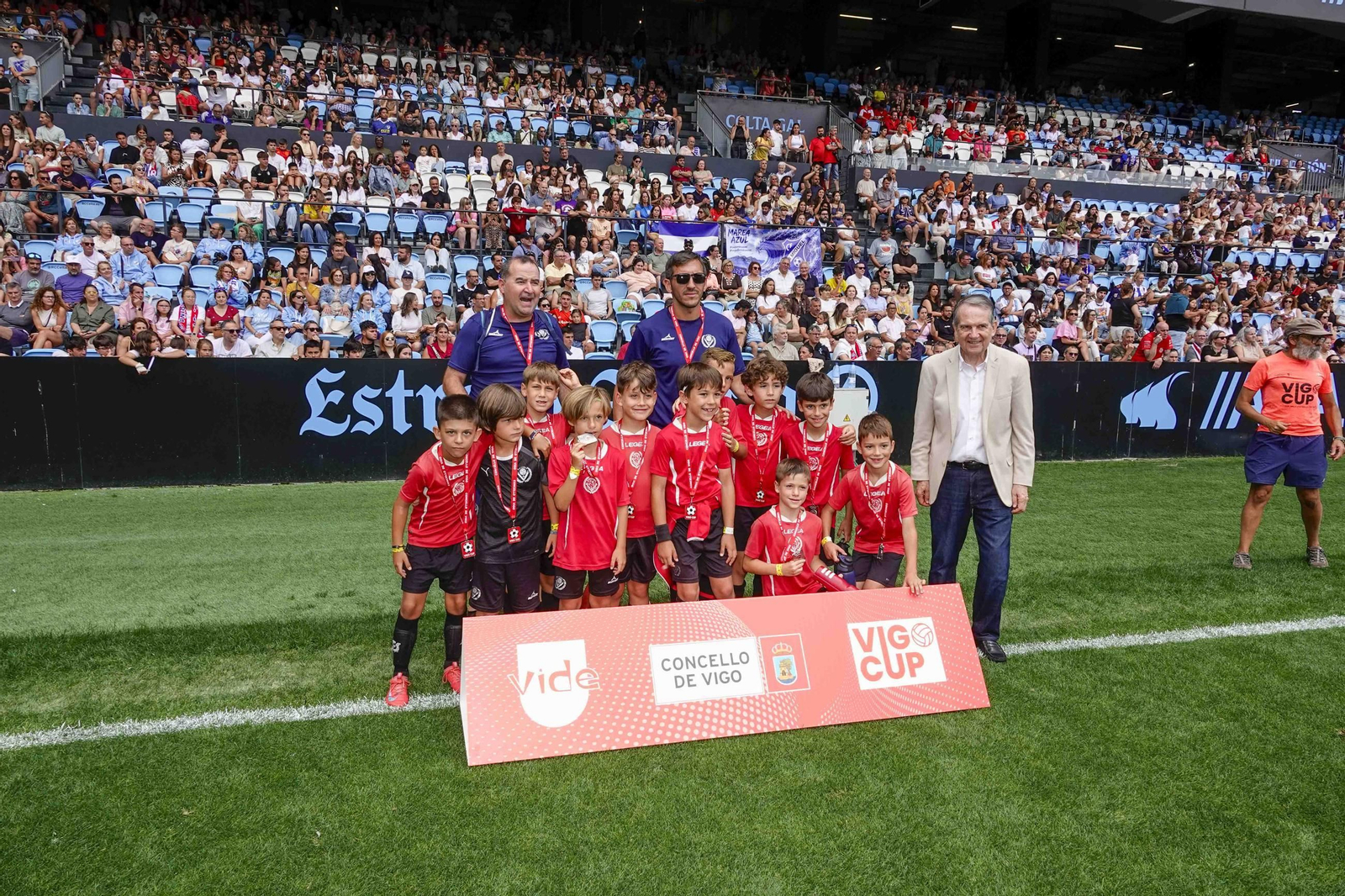 Galería | Balaídos despide la Vigo Cup con el acto de clausura y entrega de medallas