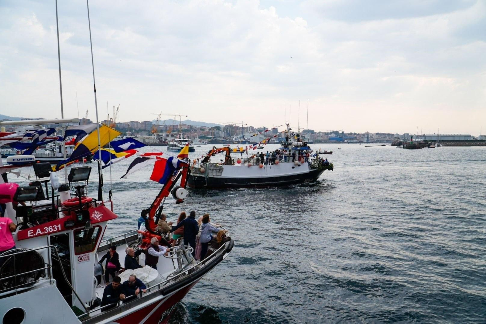 Galería | Vigo rinde homenaje a la Virgen del Carmen por tierra y por mar