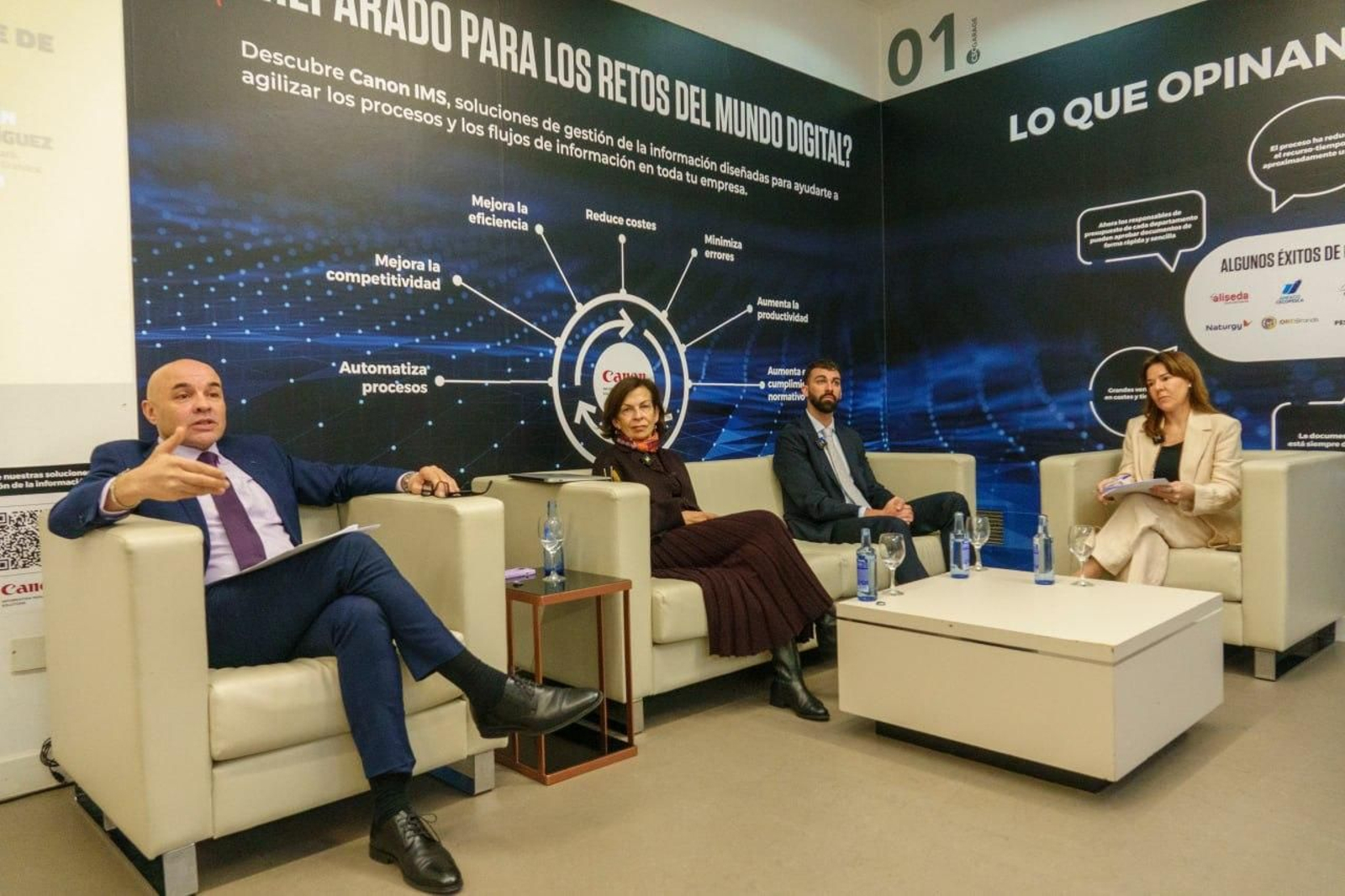 Roberto Barba, Dolores Galovart, Pablo de San Mateo y la moderadora, la psicóloga Marian García.