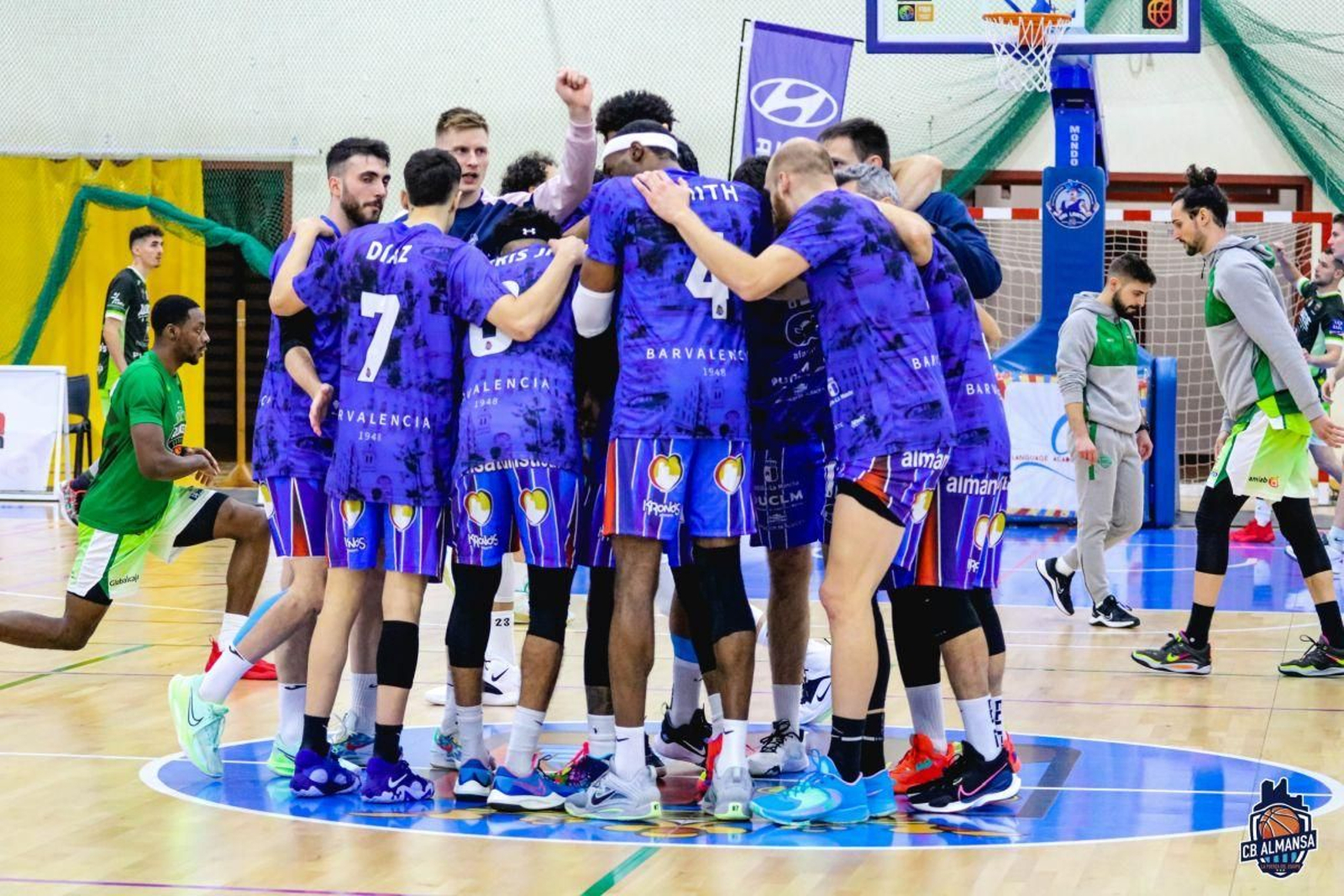 La plantilla del Almansa antes de empezar el partido contra el Albacete.