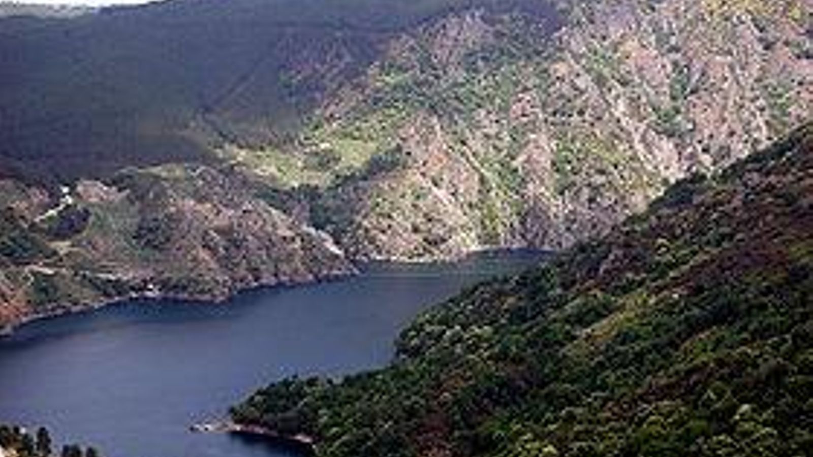 280px-Embalse_dos_Peares_Galiza