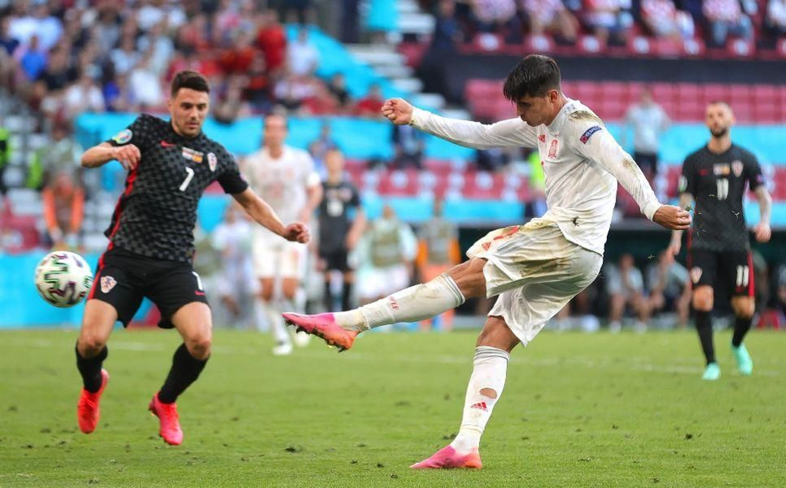 España sufre en su pase a cuartos 06