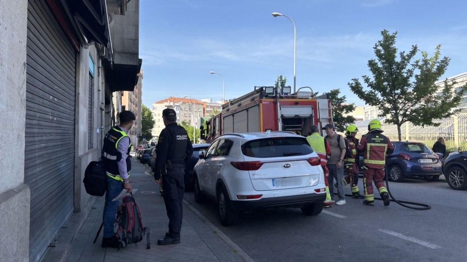 Bomberos de Vigo y Policía Nacional acudieron al lugar.