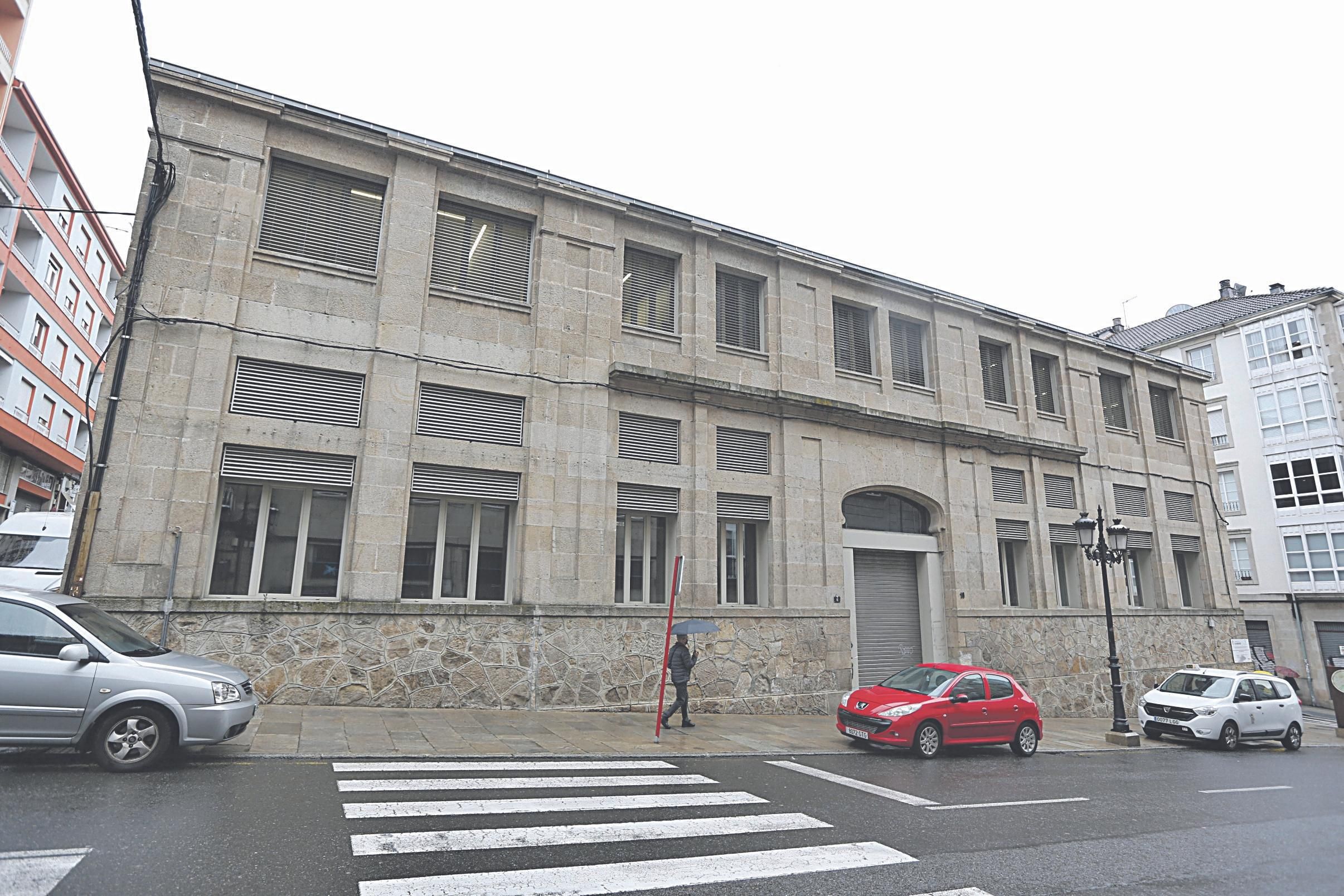 La Plaza de Abastos de A Ponte continúa cerrada. (XESÚS FARIÑAS)
