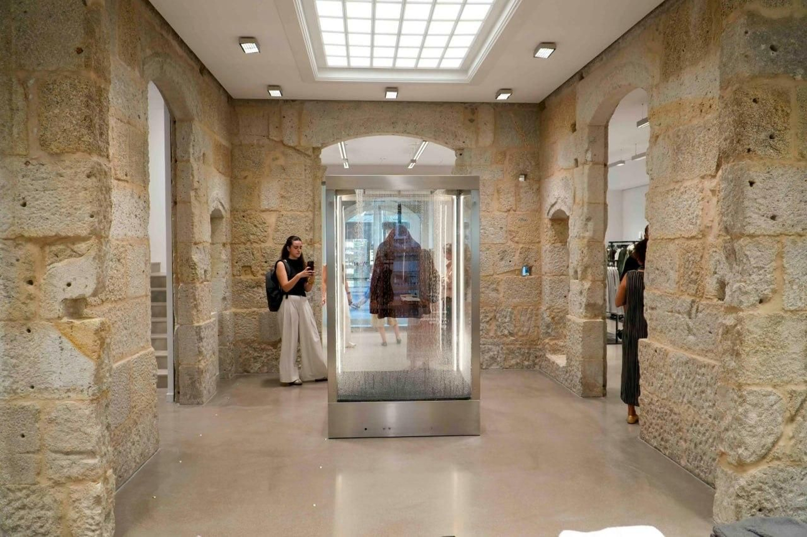 Galería | La nueva tienda de Oysho en Vigo ocupa un edificio emblemático en Príncipe