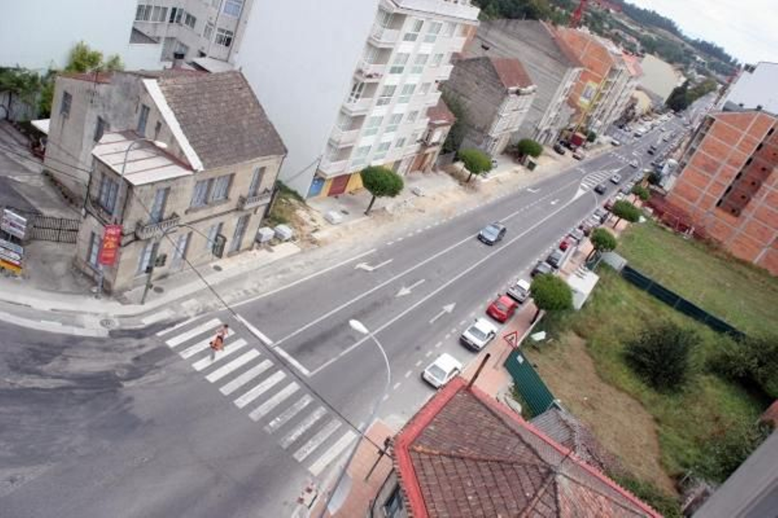 Travesía urbana de la carretera N-541, entre Catro Camiños y A Fontela. (Foto: Martiño Pinal)