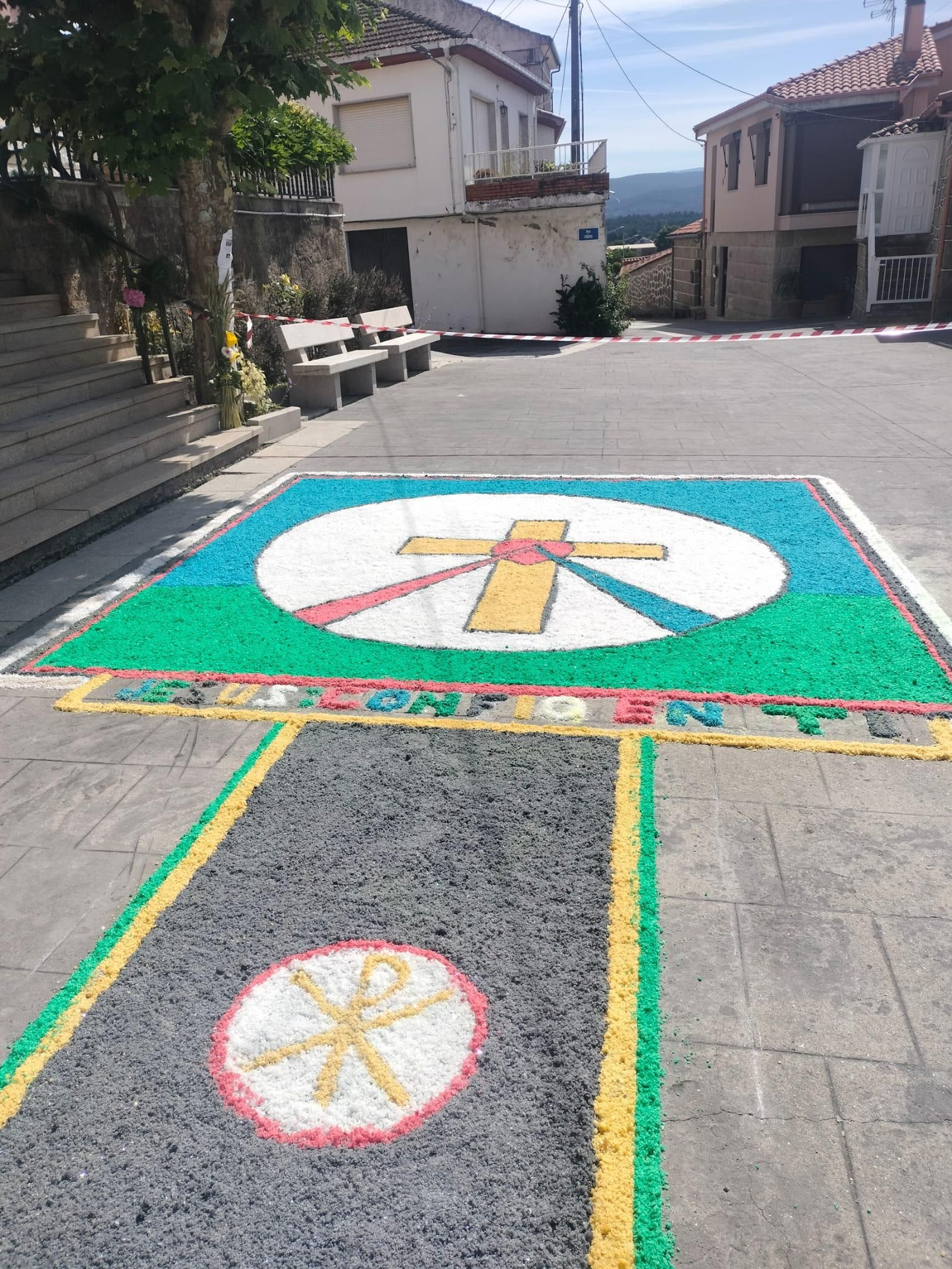Alfombra floral por el Corpus Christi en Oimbra.