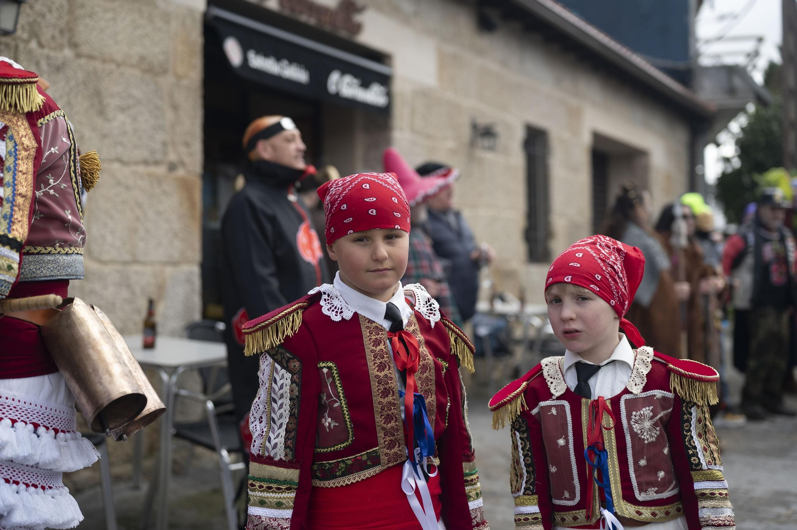 El Entroido de Cualedro desborda tradición, en fotos