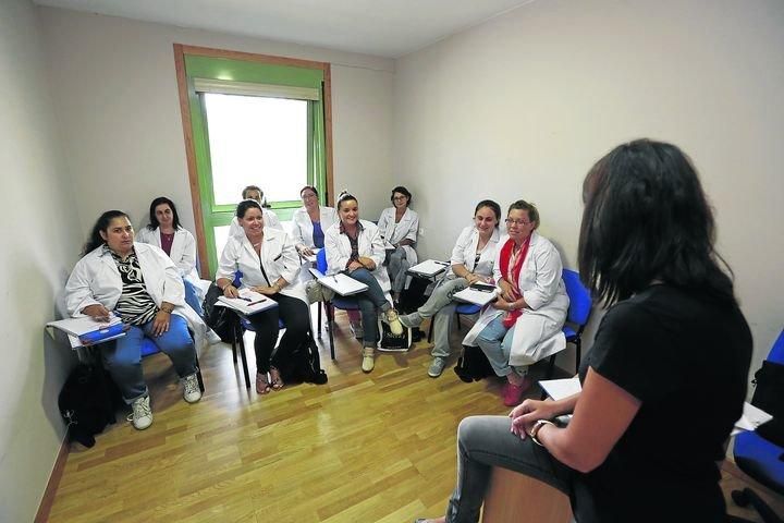 Participantes de uno de los últimos talleres de empleo de atención a mayores de la Mancomunidad.